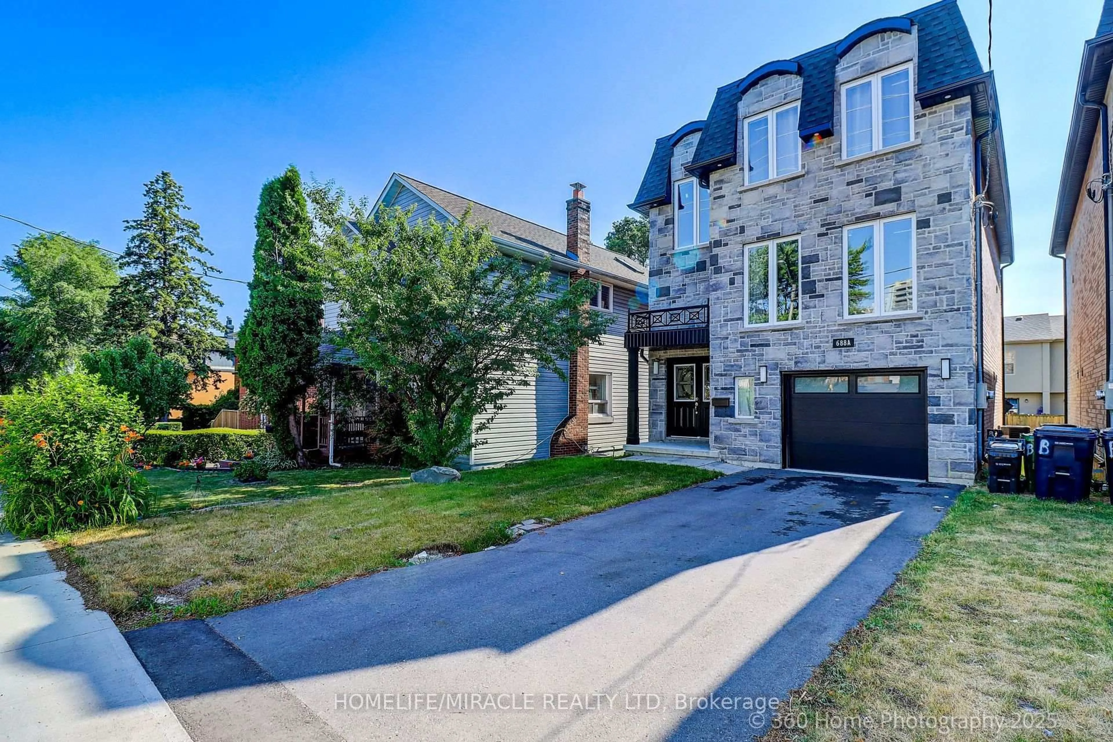 Home with brick exterior material, street for 688A Midland Ave, Toronto Ontario M1K 4C6
