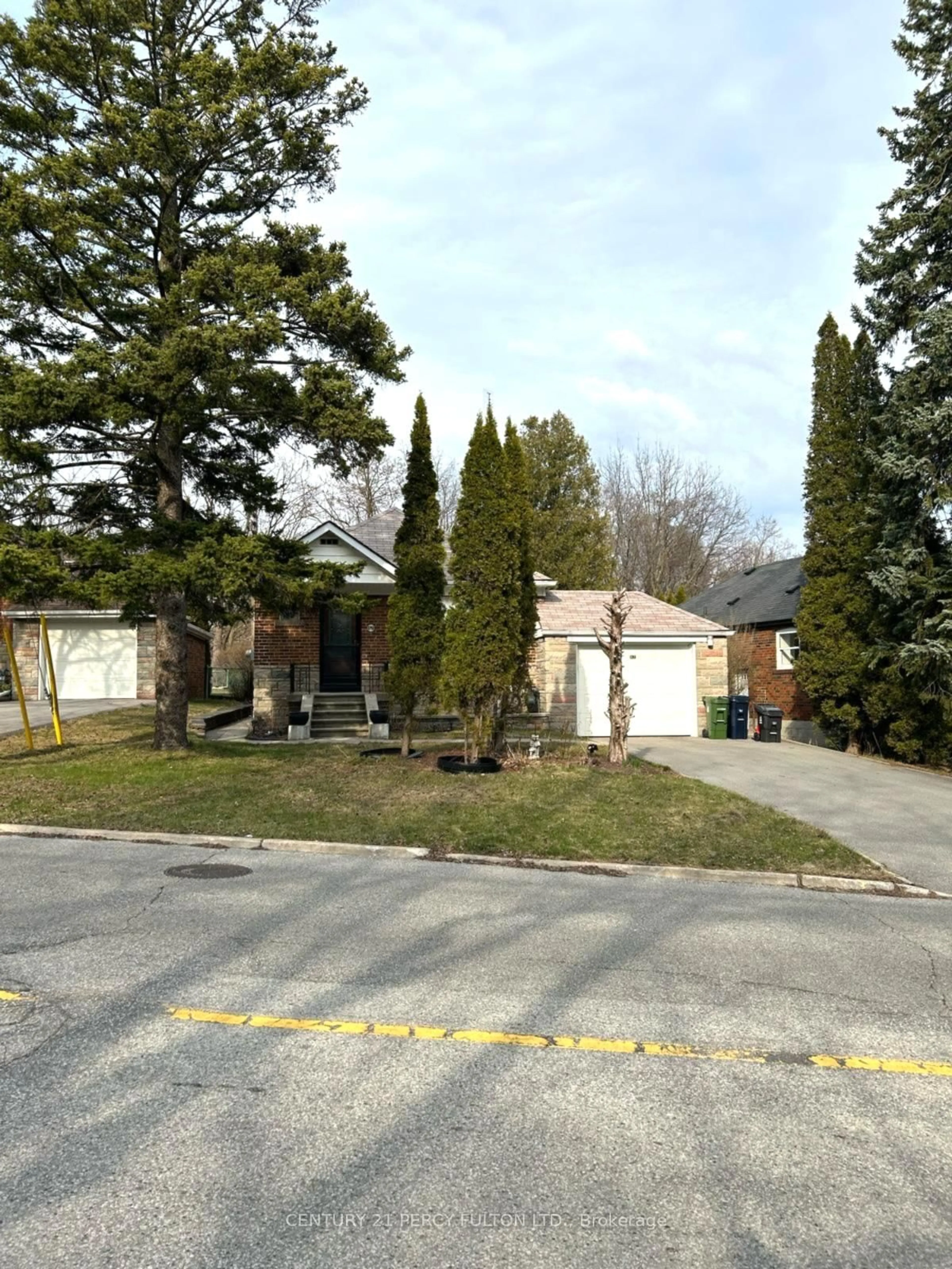 Unknown for 63 Midland Ave, Toronto Ontario M1N 3Z8