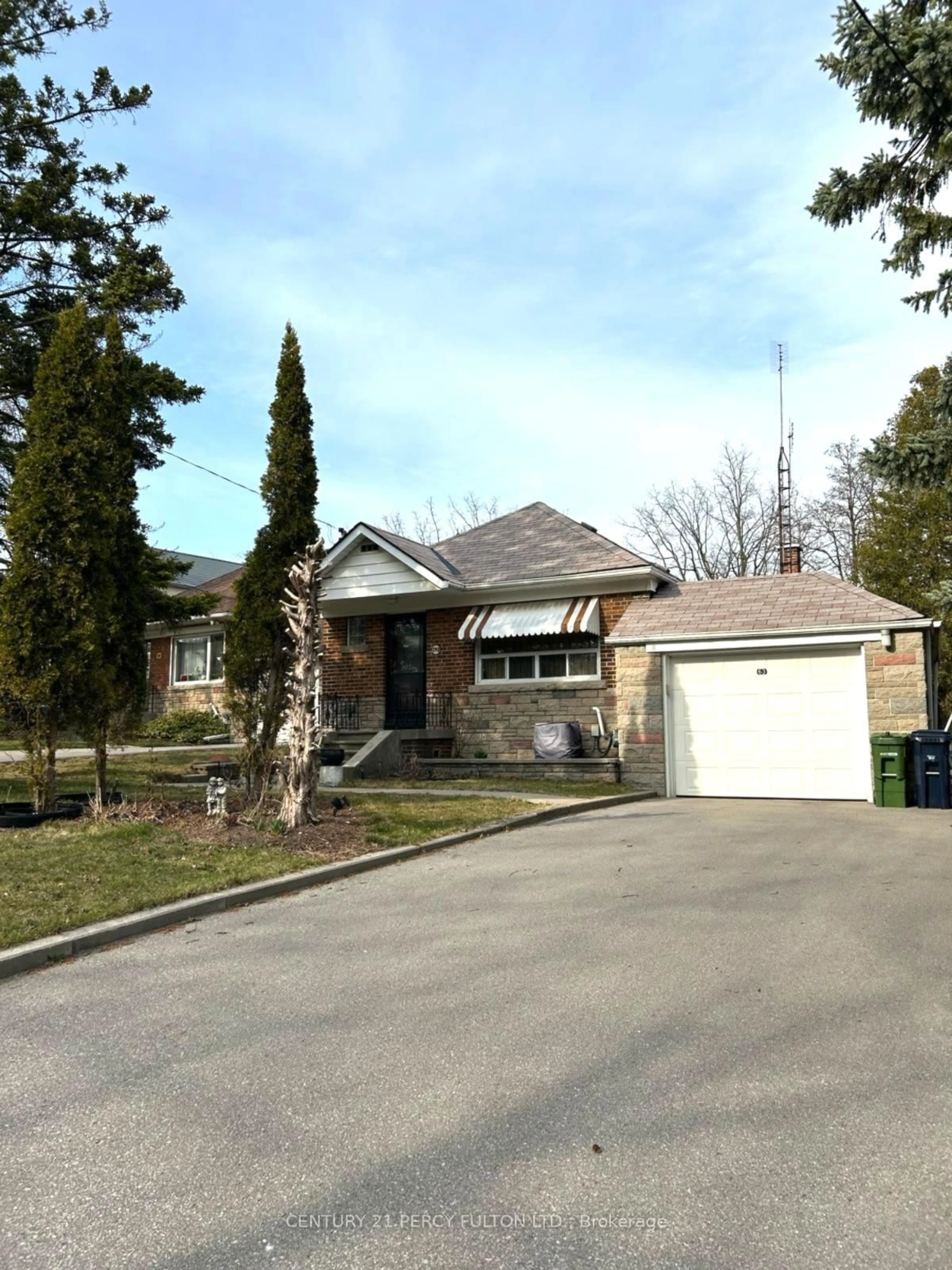Home with brick exterior material, street for 63 Midland Ave, Toronto Ontario M1N 3Z8