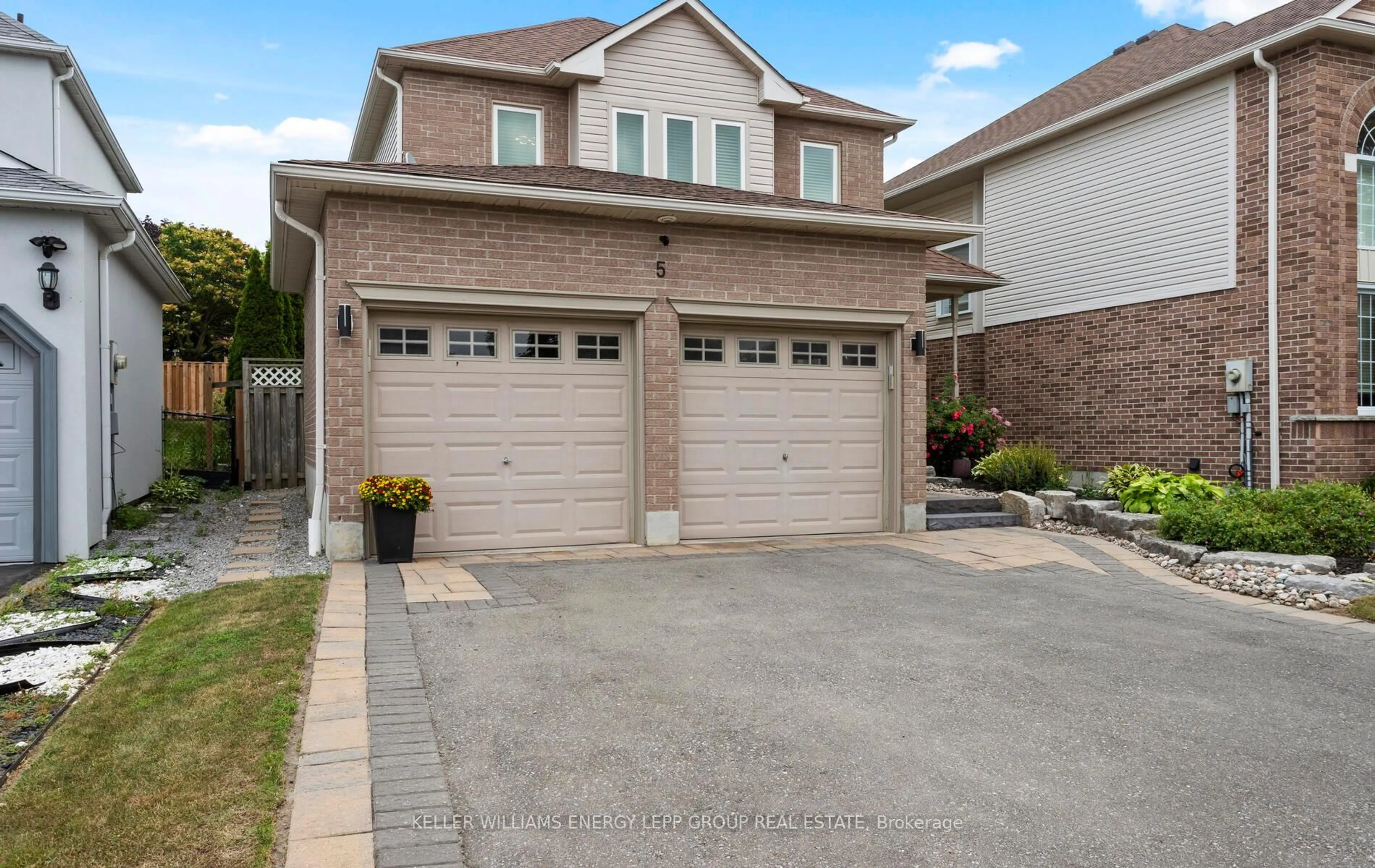Unknown for 5 Robert Correll Crt, Whitby Ontario L1R 2N7