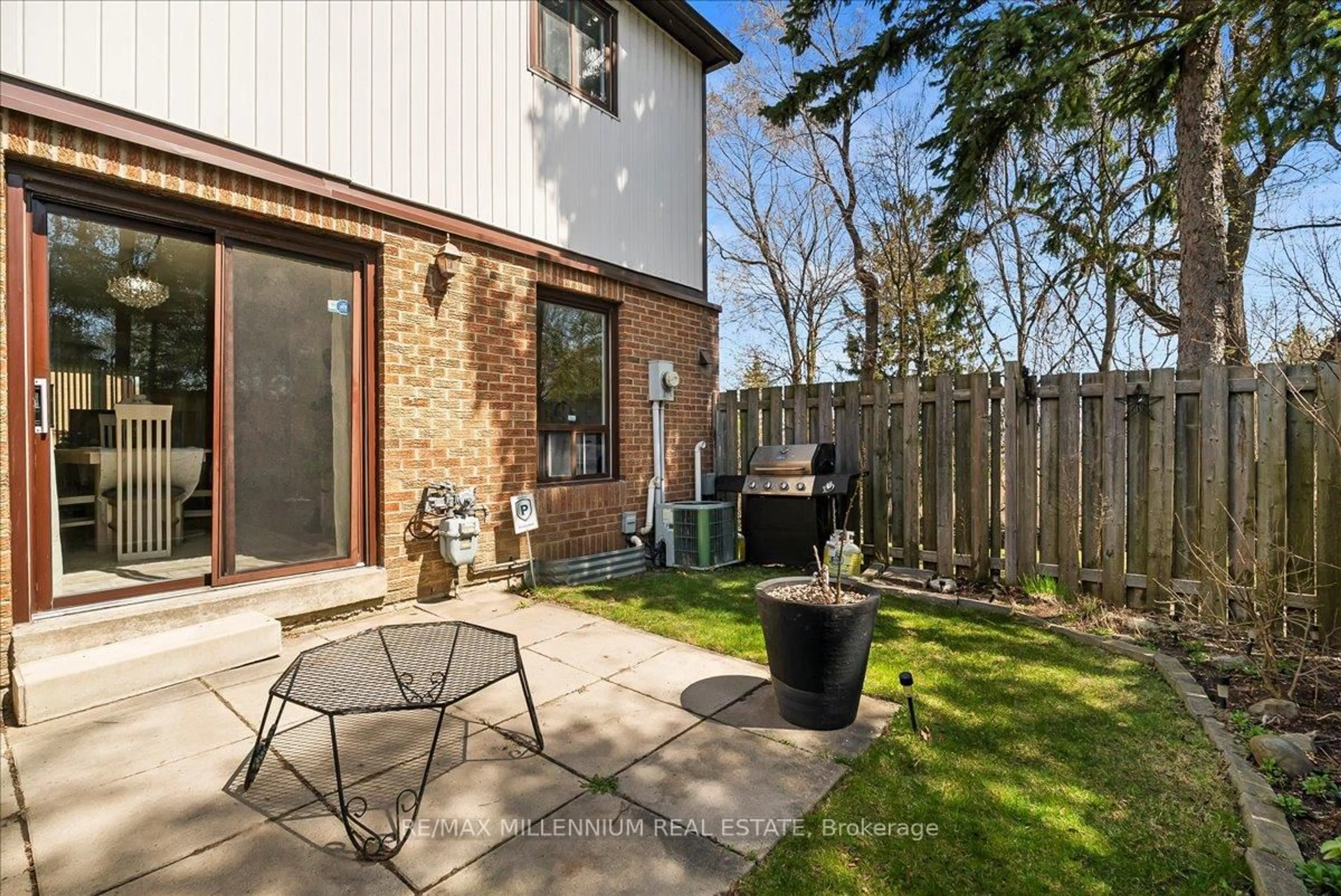A pic from outside/outdoor area/front of a property/back of a property/a pic from drone, street for 765 Oklahoma Dr #22, Pickering Ontario L1W 3C9
