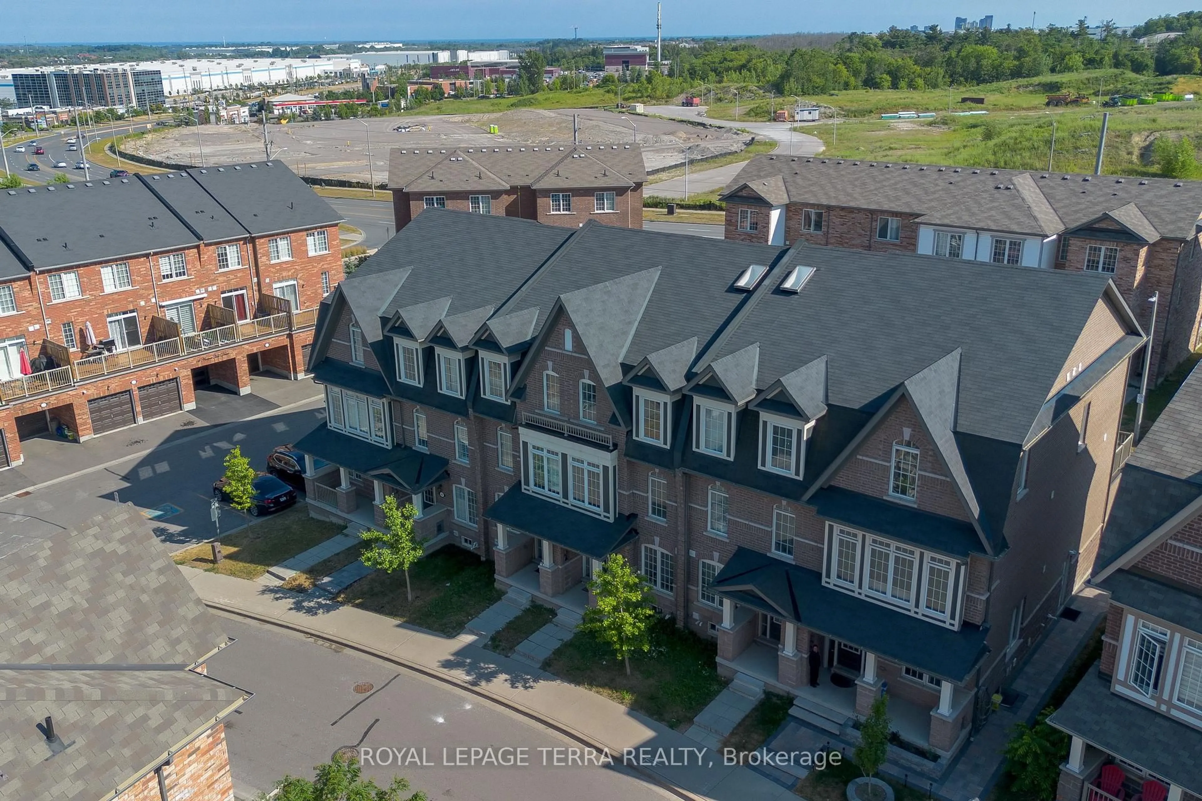 A pic from outside/outdoor area/front of a property/back of a property/a pic from drone, unknown for 8 Graywardine Lane, Ajax Ontario L1Z 0R9
