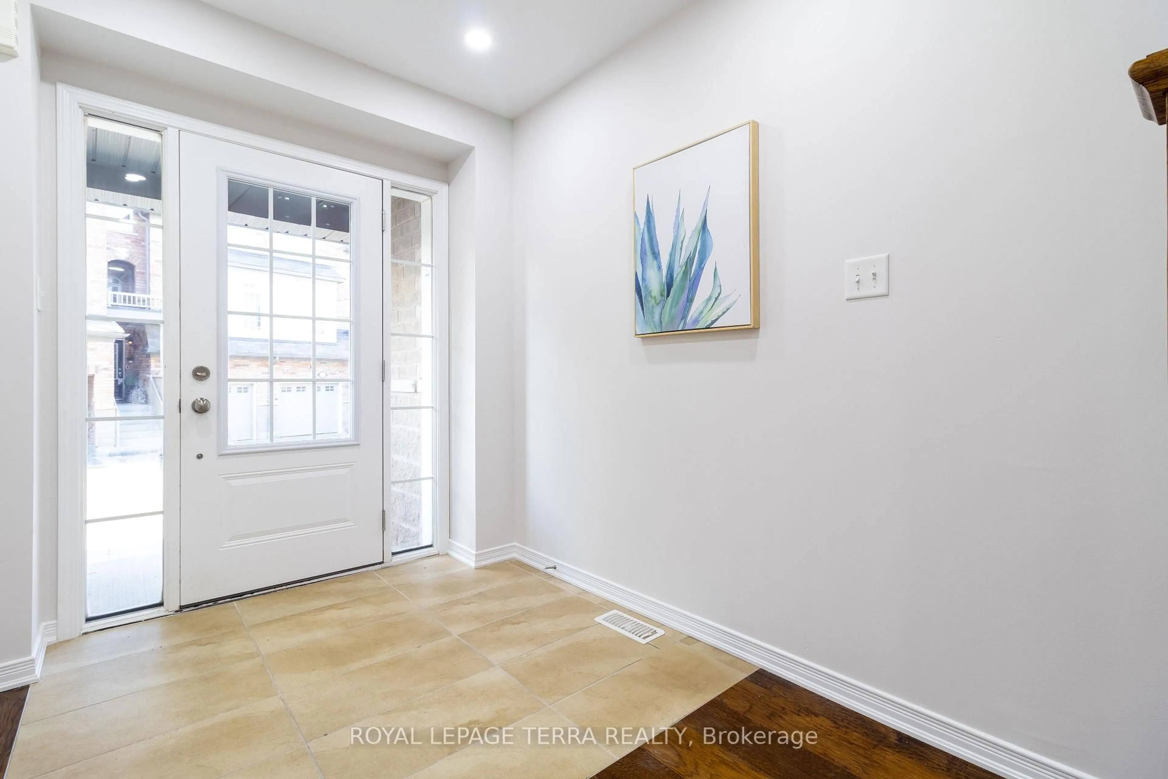 Indoor entryway for 8 Graywardine Lane, Ajax Ontario L1Z 0R9