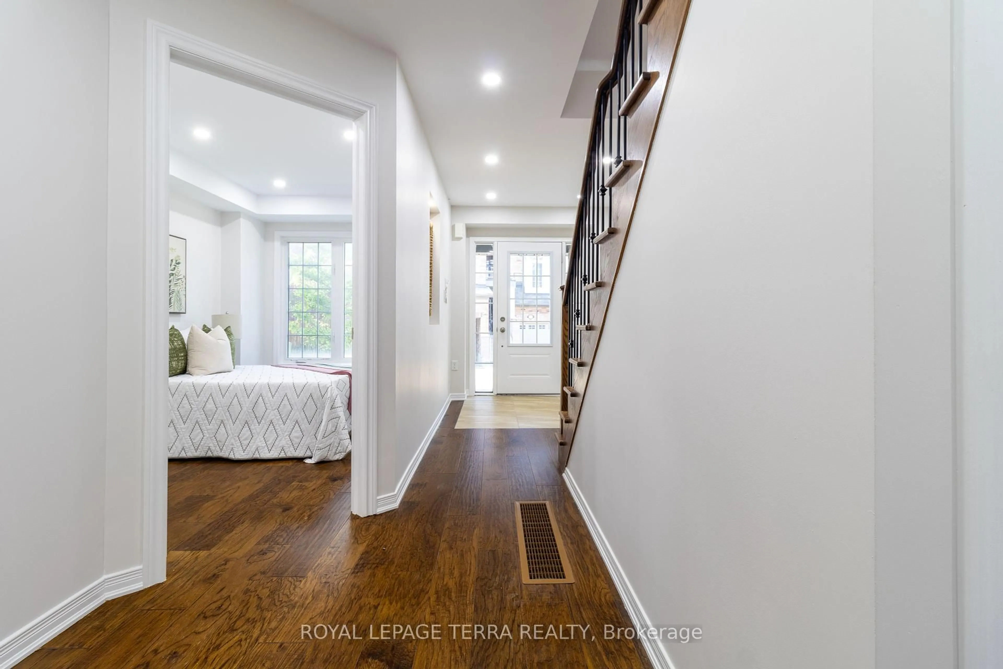Indoor entryway for 8 Graywardine Lane, Ajax Ontario L1Z 0R9
