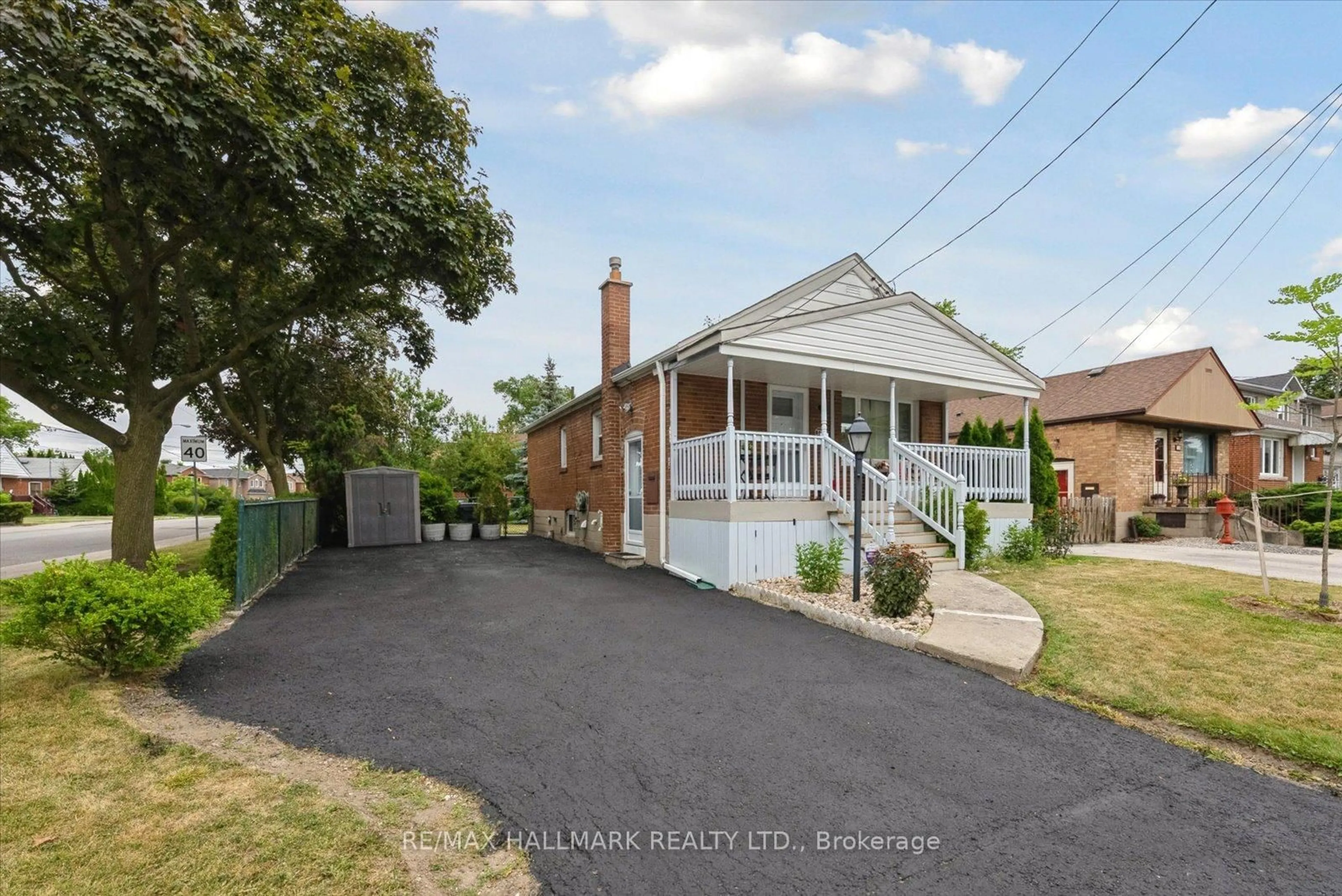 A pic from outside/outdoor area/front of a property/back of a property/a pic from drone, street for 14 Park St, Toronto Ontario M1N 2N2