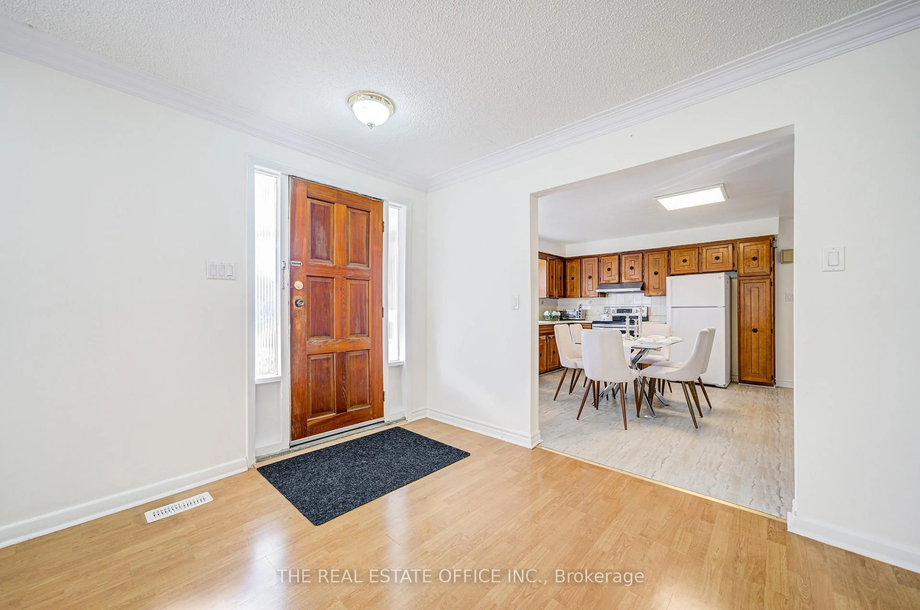 Unknown for 128 Fairglen Ave, Toronto Ontario M1W 1A7