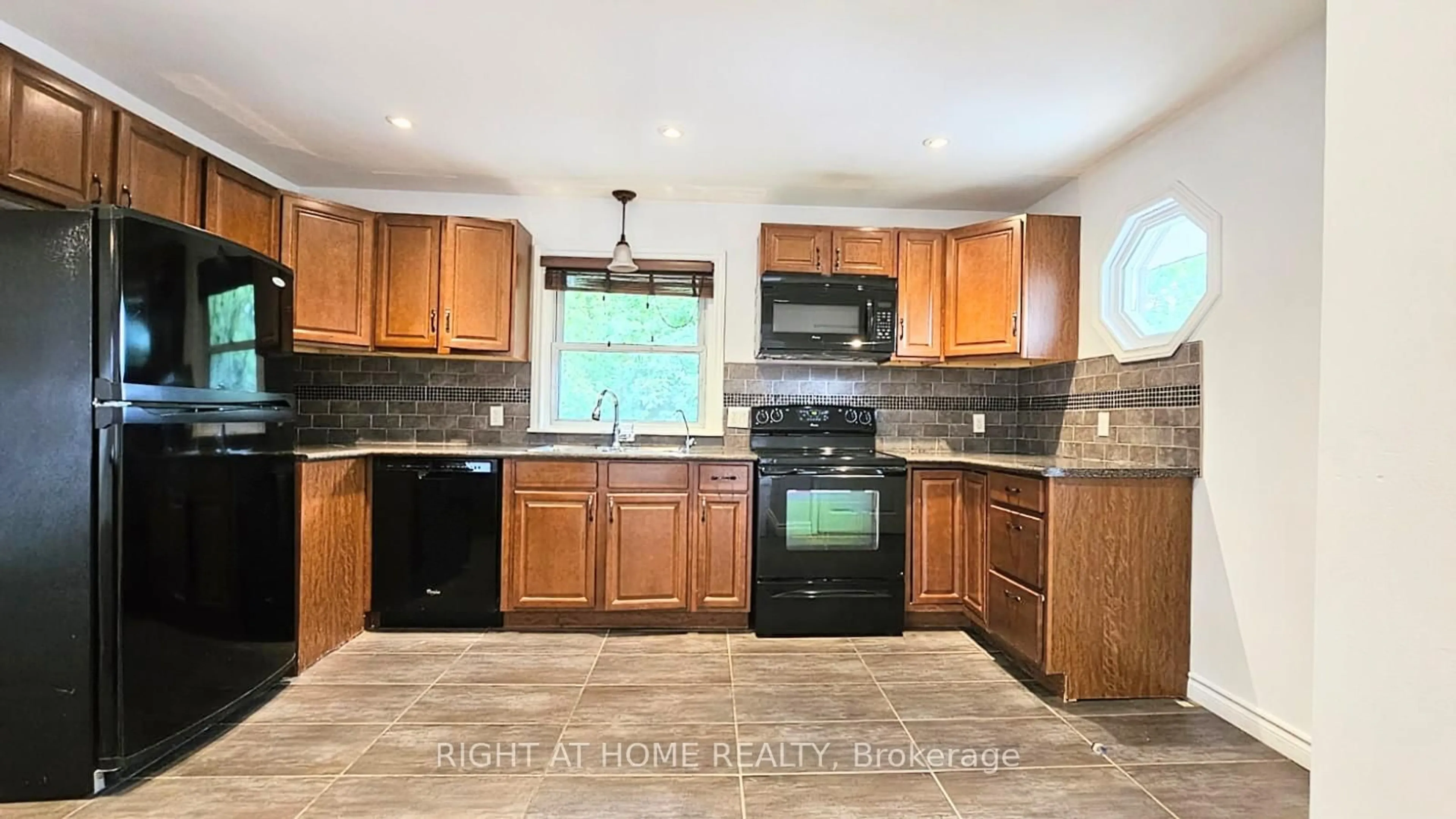Standard kitchen, ceramic/tile floor for 567 Coleridge St, Oshawa Ontario L1H 6S7