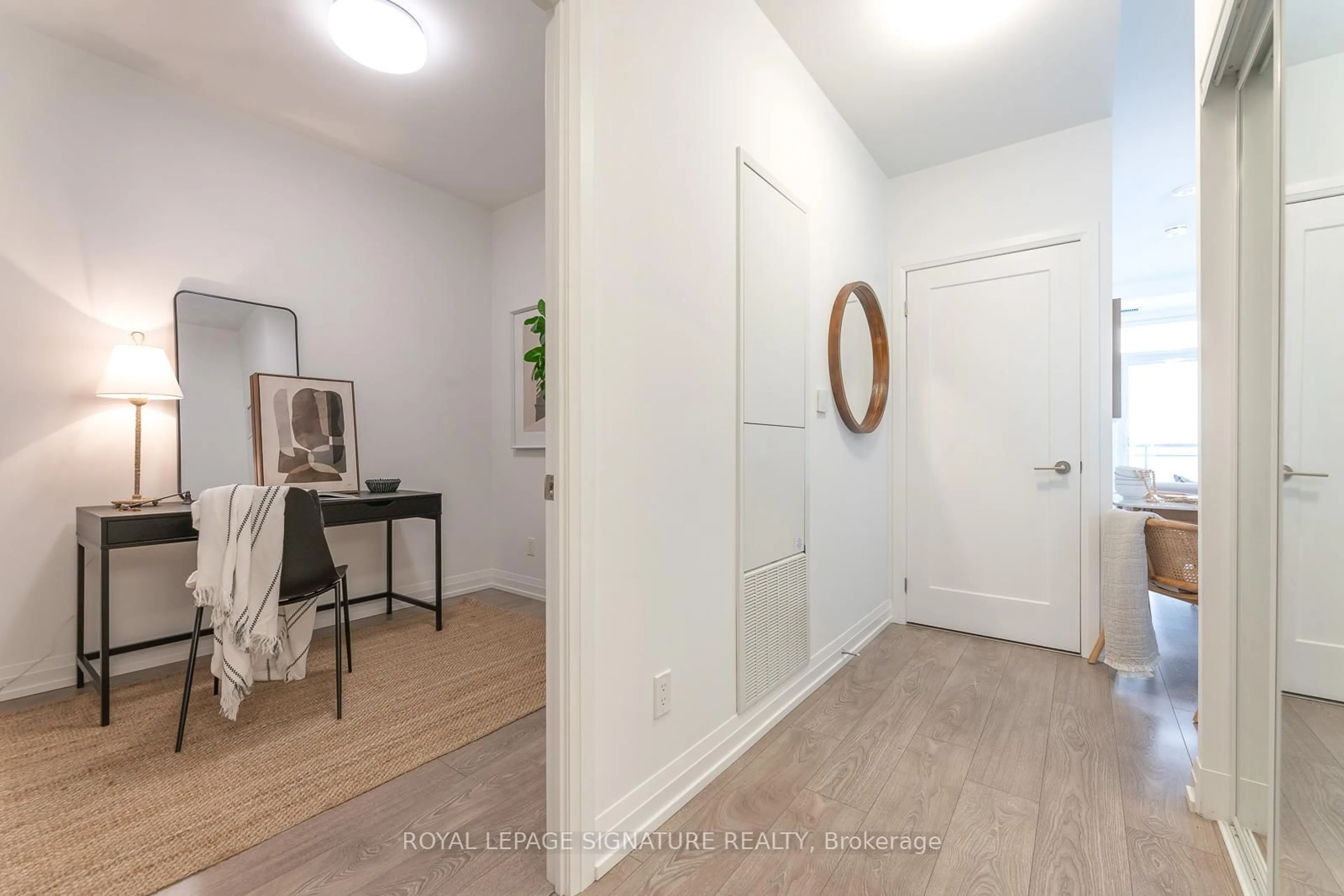 Indoor entryway for 286 Main St #809, Toronto Ontario M4C 0B3