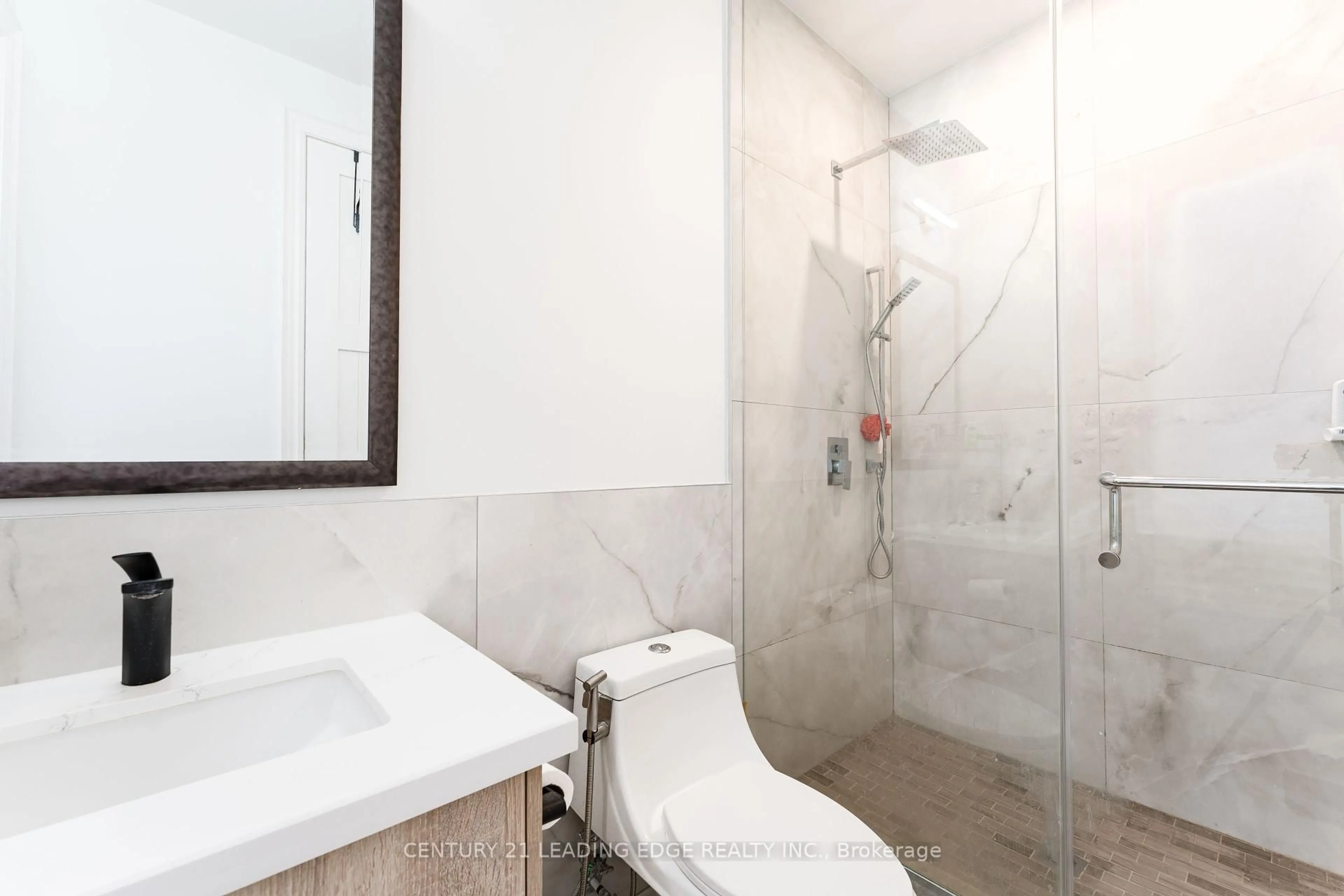 Standard bathroom, ceramic/tile floor for 3995 Ellesmere Rd, Toronto Ontario M1C 1J3