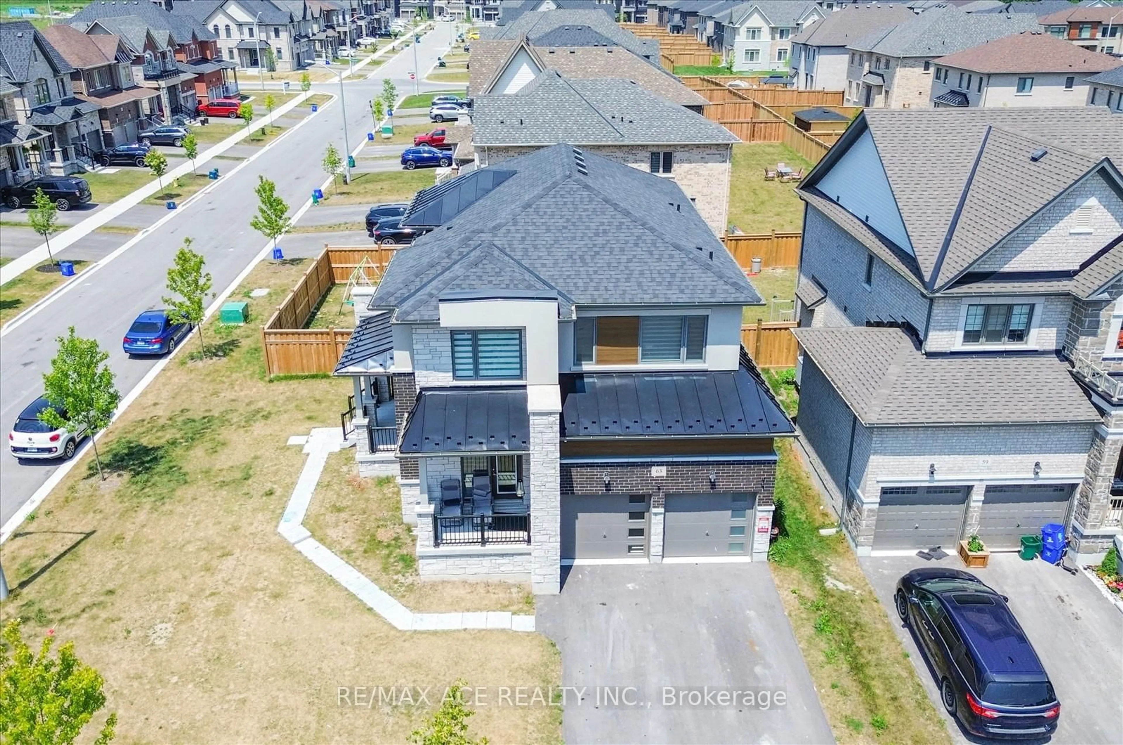 A pic from outside/outdoor area/front of a property/back of a property/a pic from drone, street for 63 Wamsley Cres, Clarington Ontario L1B 0W1