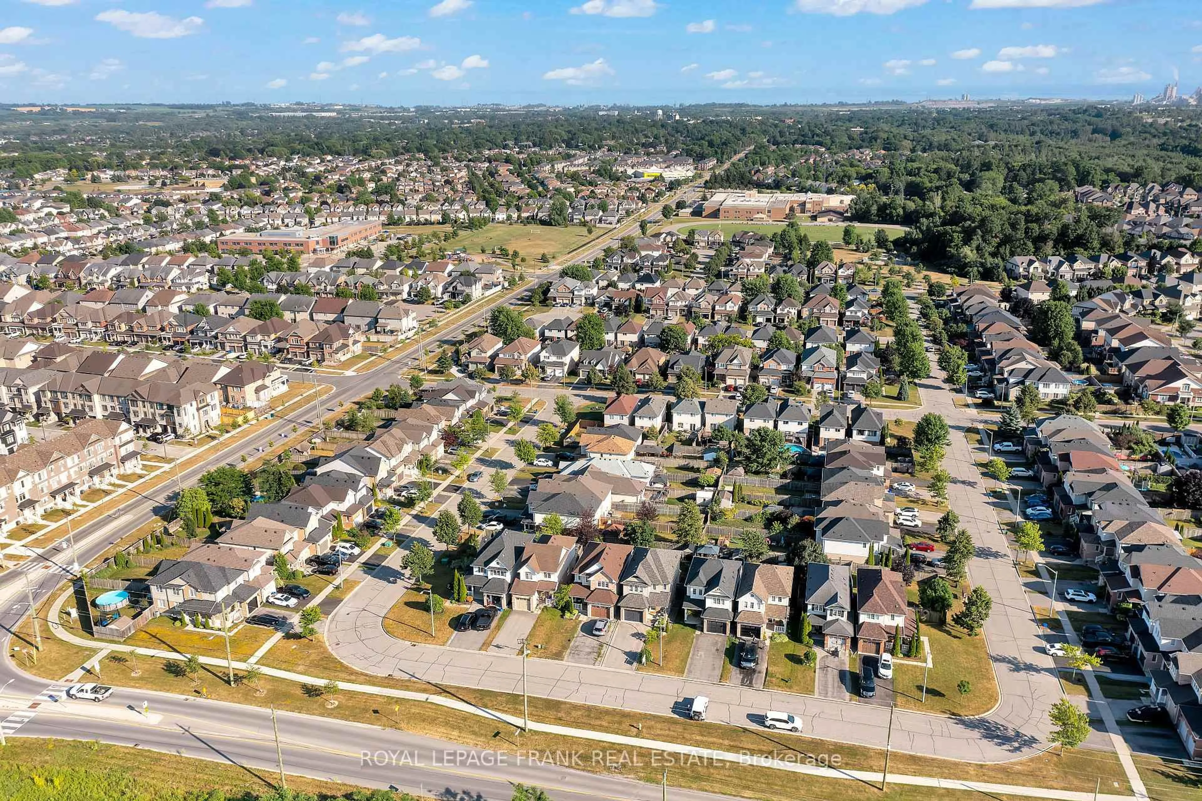 A pic from outside/outdoor area/front of a property/back of a property/a pic from drone, street for 72 Lunney Cres, Clarington Ontario L1C 5P1