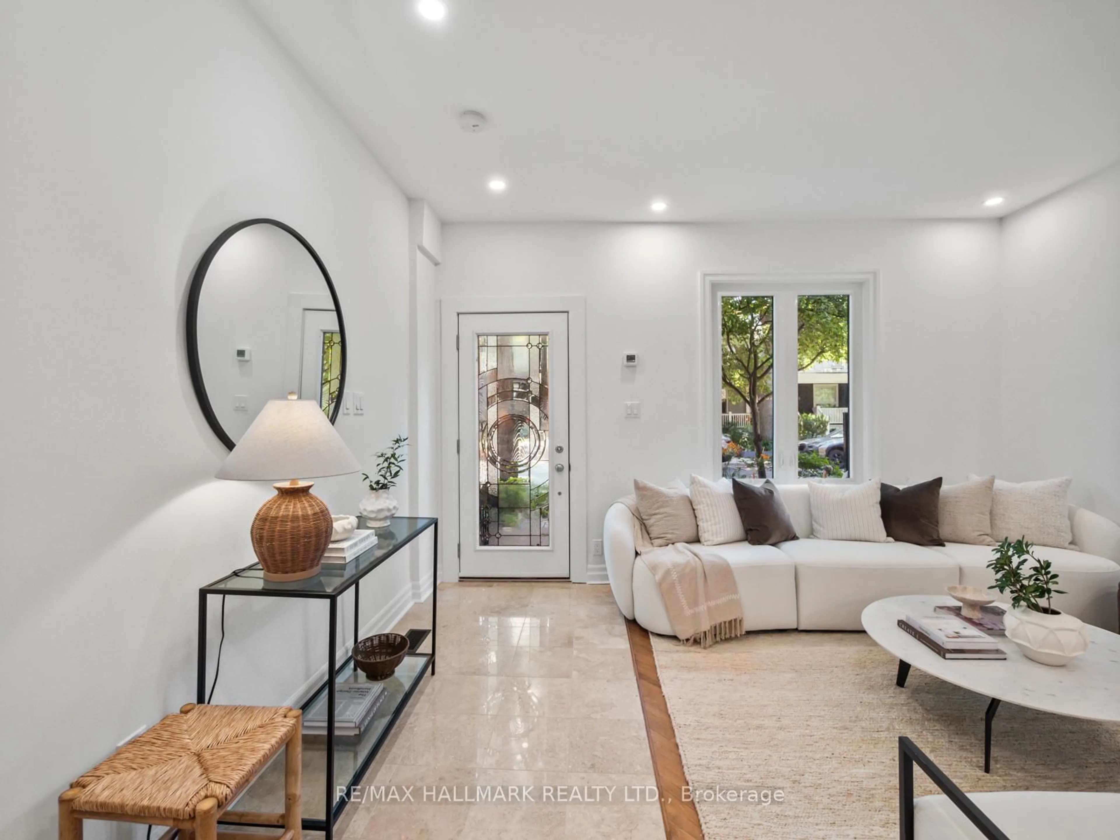 Indoor entryway for 92 Wroxeter Ave, Toronto Ontario M4J 1E6