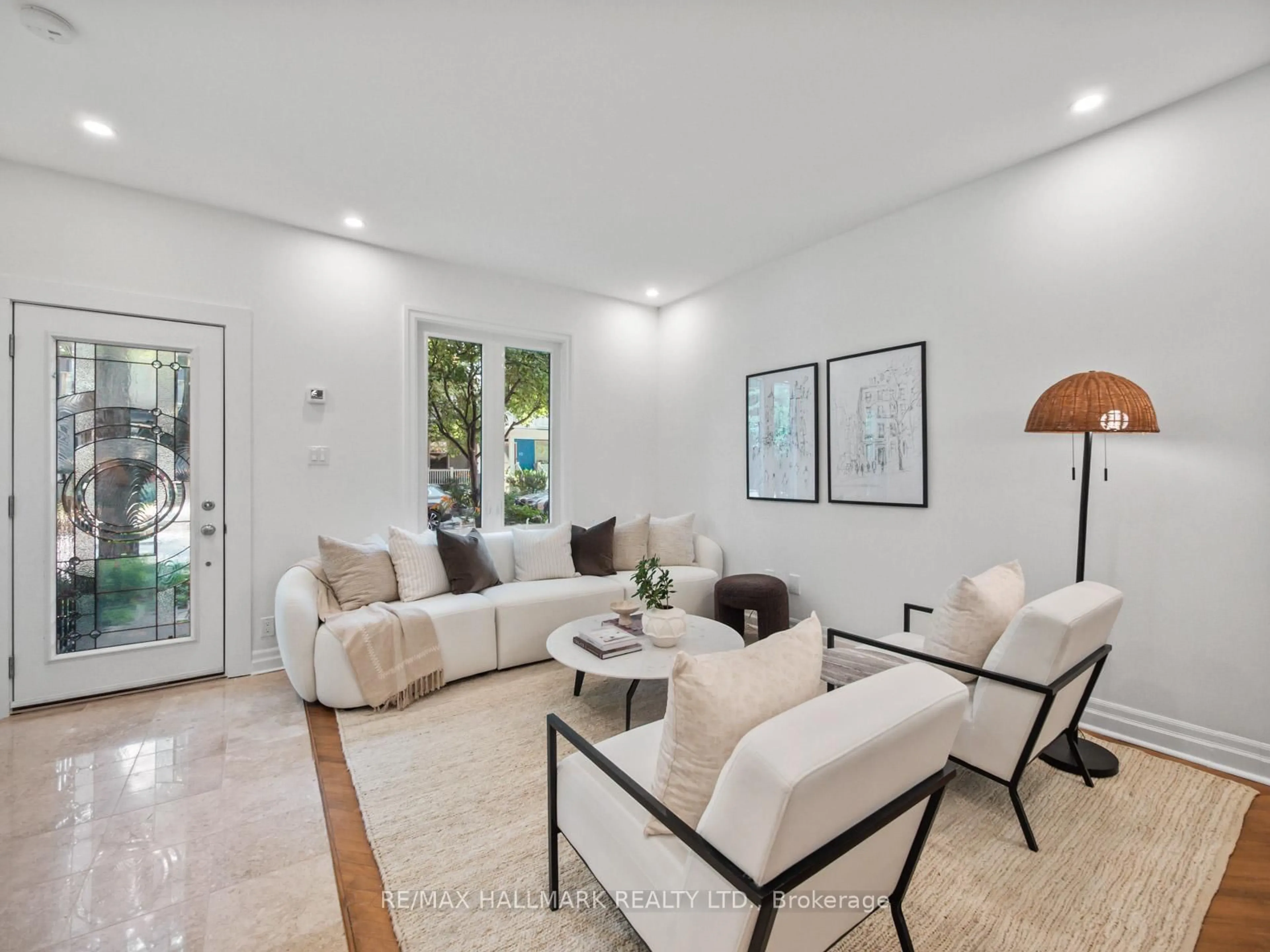 Living room with furniture, unknown for 92 Wroxeter Ave, Toronto Ontario M4J 1E6