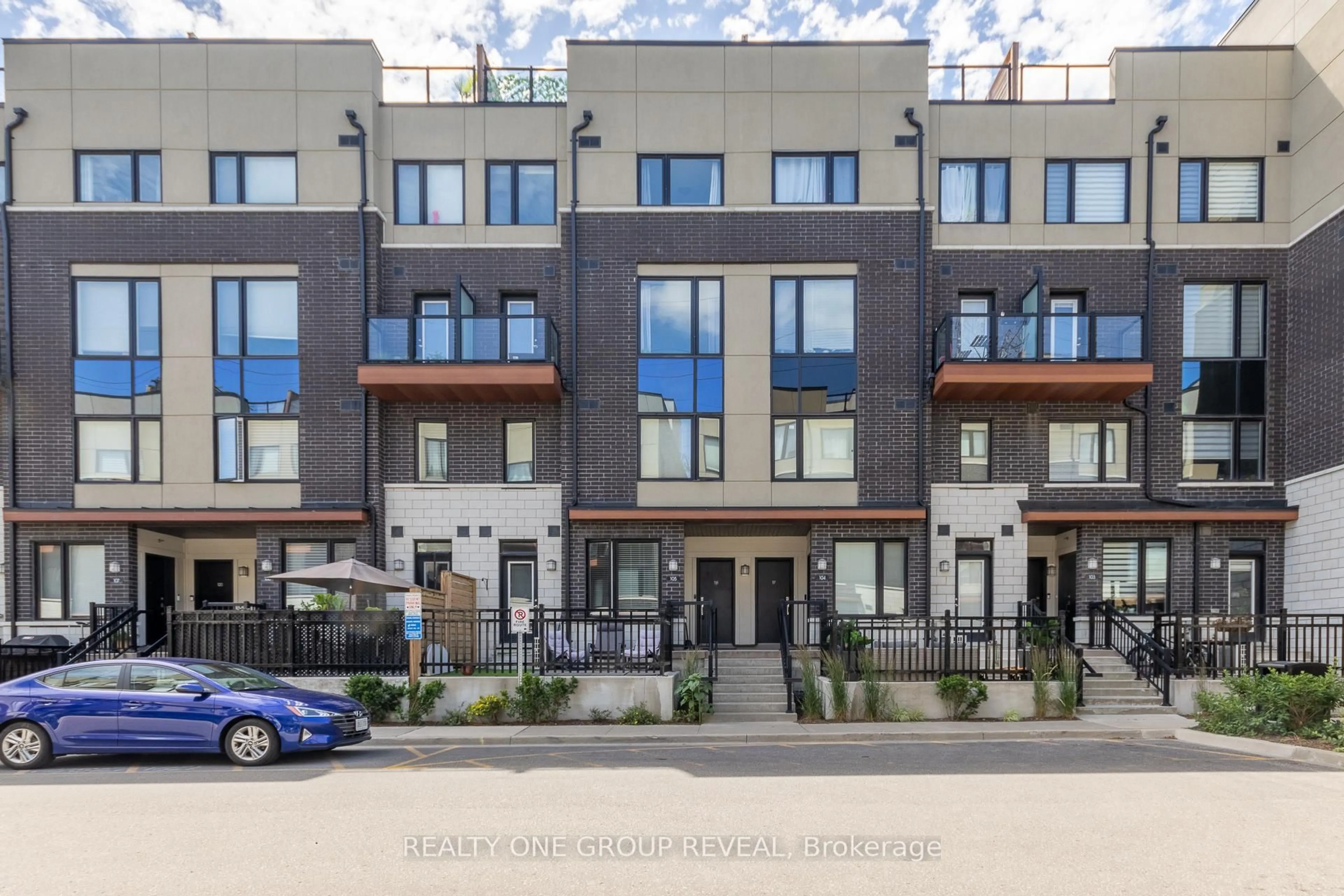 A pic from outside/outdoor area/front of a property/back of a property/a pic from drone, street for 1555 Kingston Rd #118, Pickering Ontario L1V 0E9
