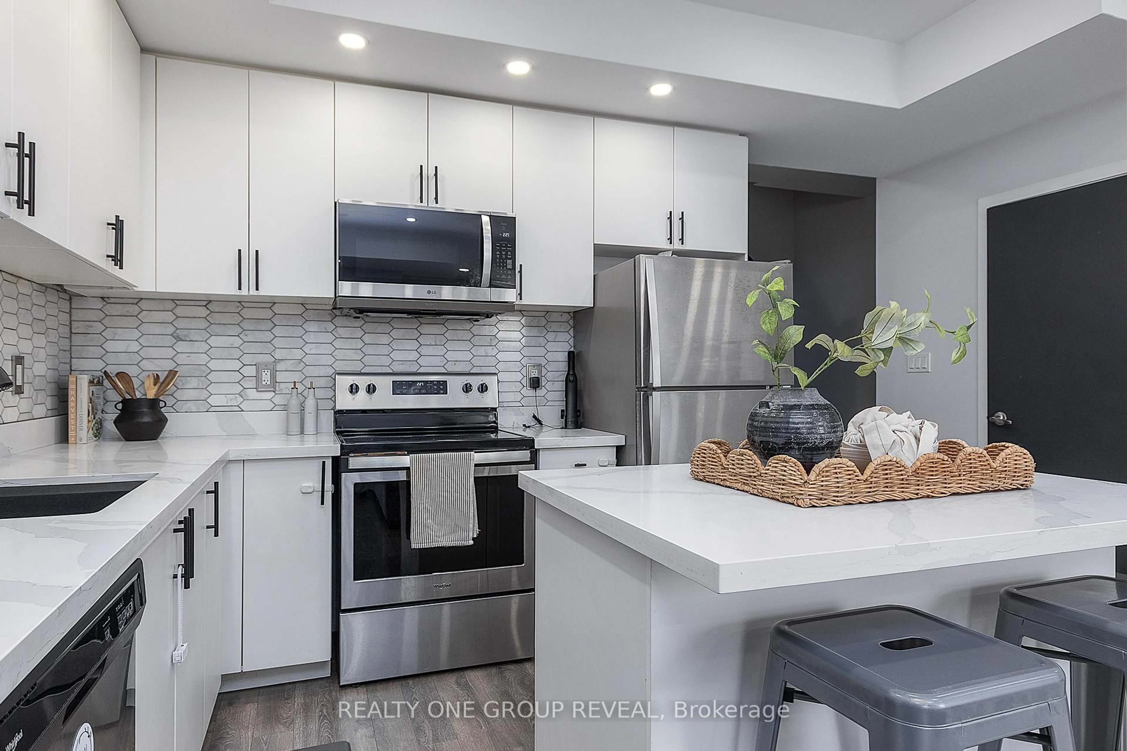 Open concept kitchen, unknown for 1555 Kingston Rd #118, Pickering Ontario L1V 0E9