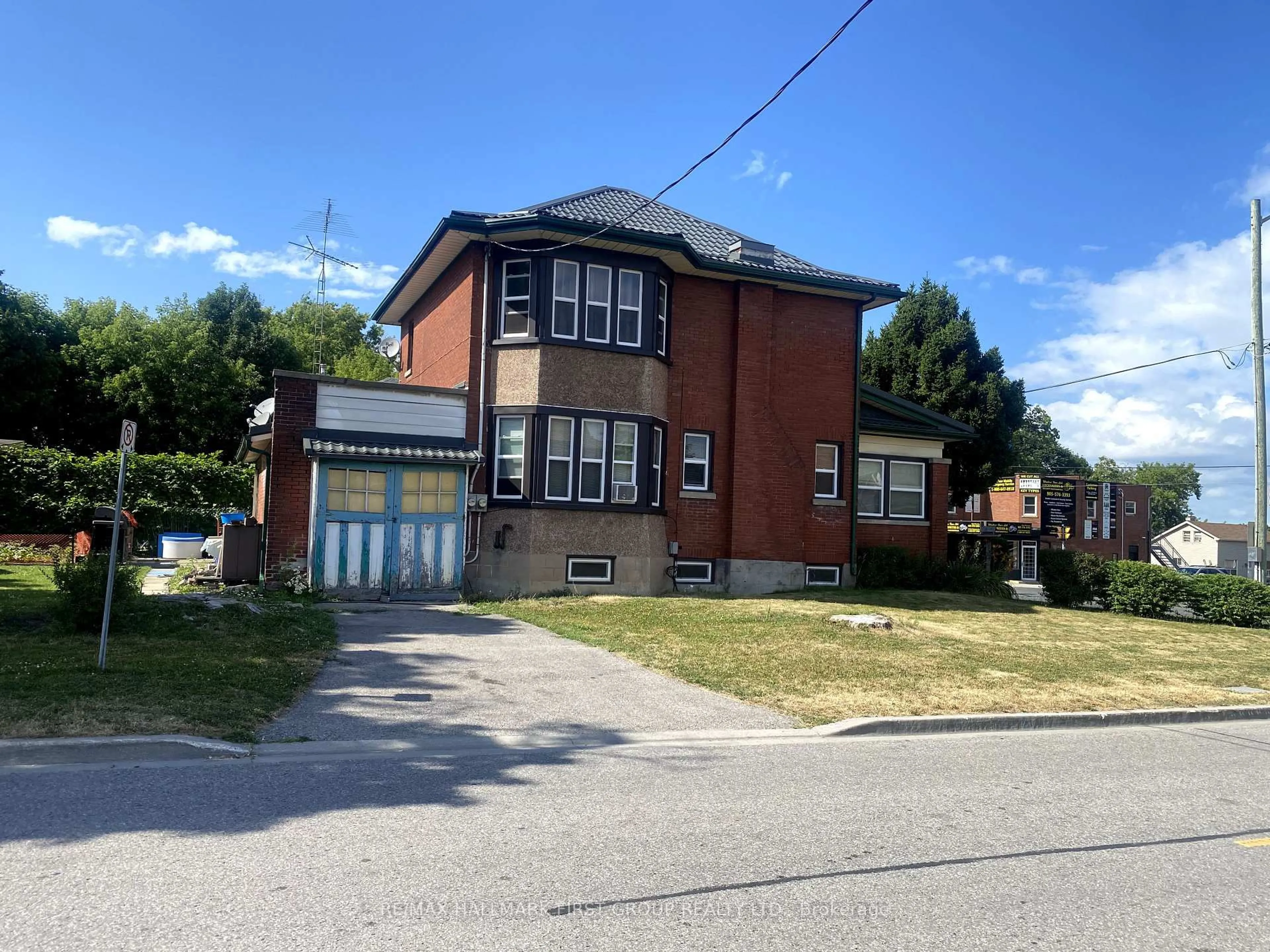 Unknown for 346 Simcoe St, Oshawa Ontario L1H 4J1
