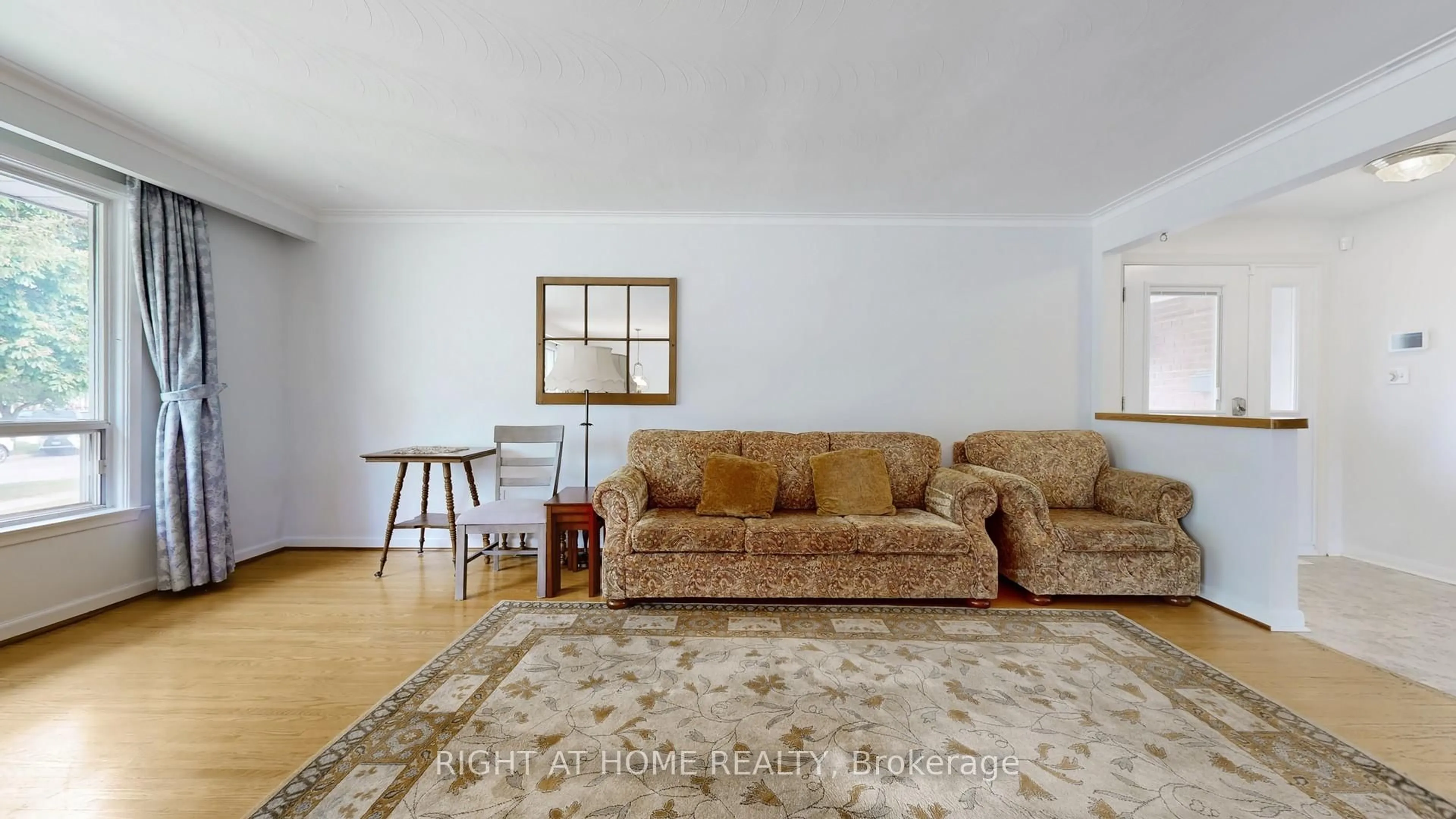 Living room with furniture, unknown for 31 Amberjack Blvd, Toronto Ontario M1H 2J2