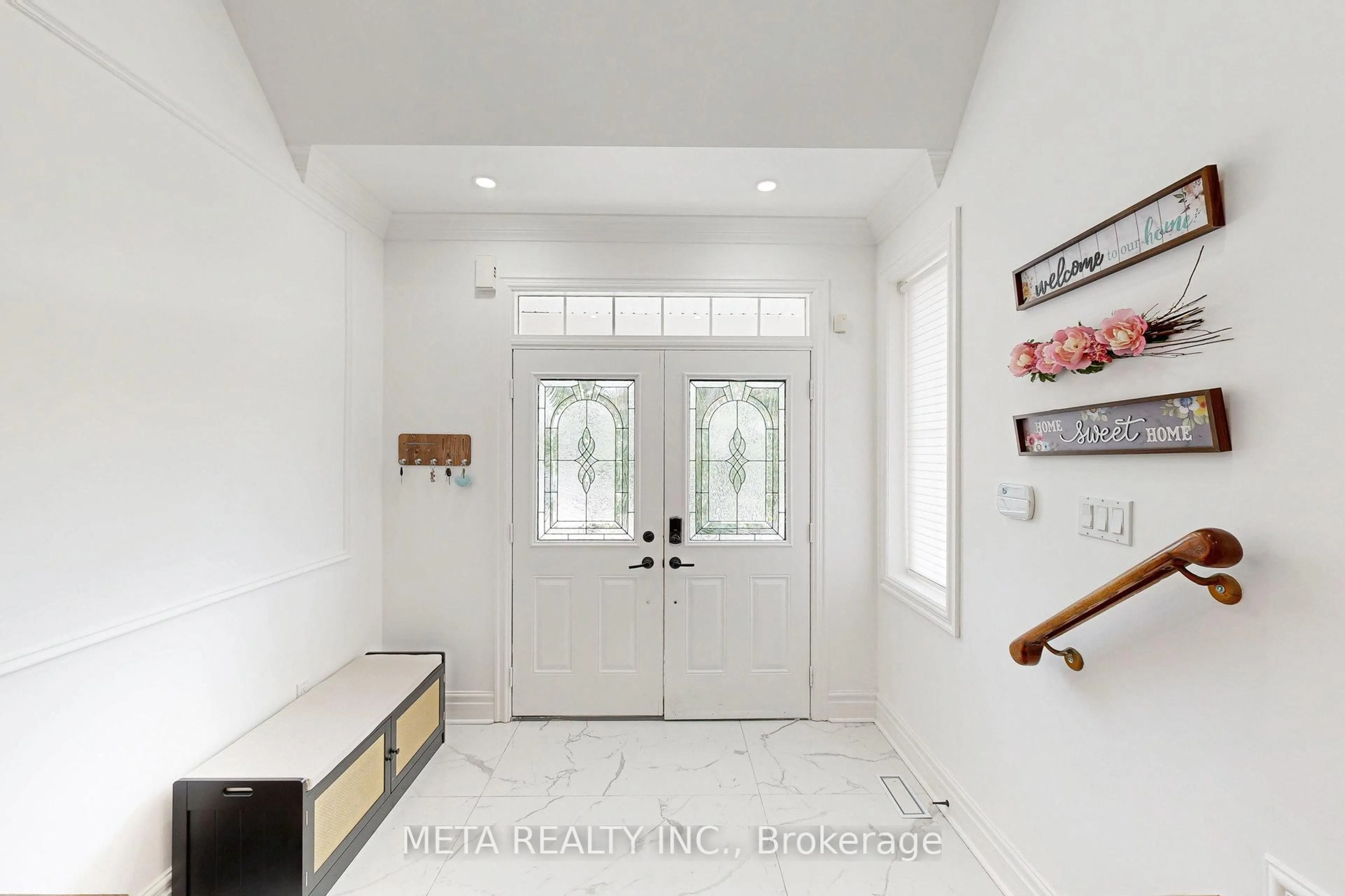 Indoor entryway for 1681 Yardley St, Oshawa Ontario L1K 0B4
