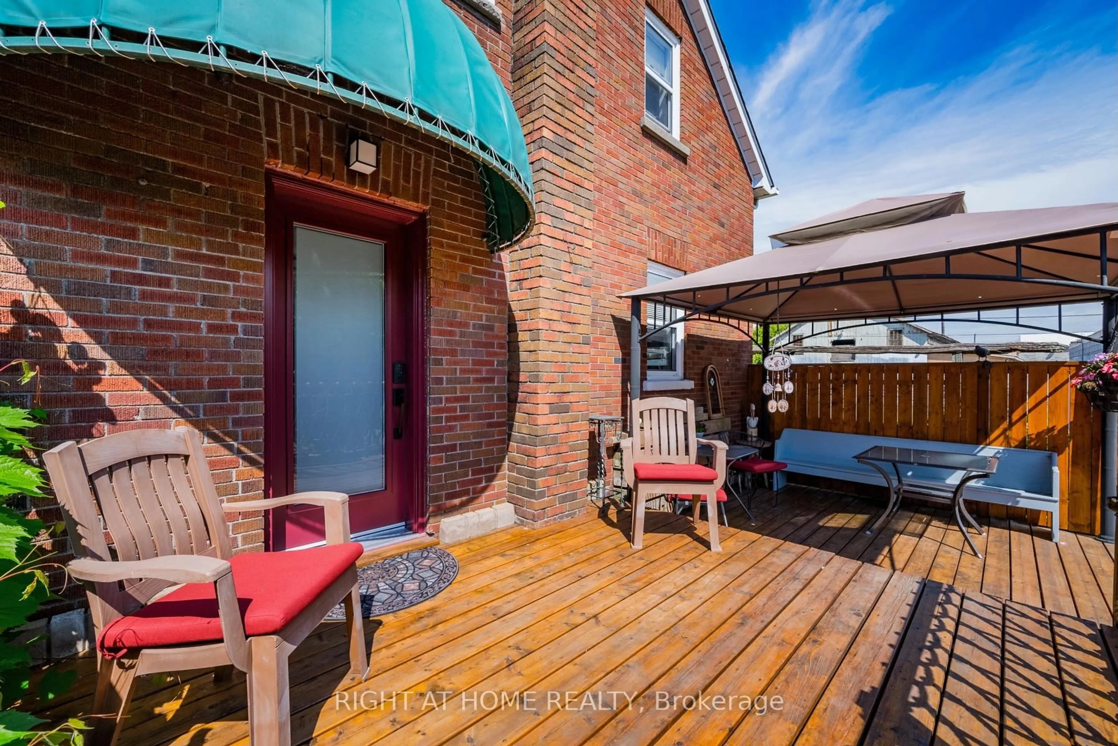 Patio, street for 739 Albert St, Oshawa Ontario L1H 4T7