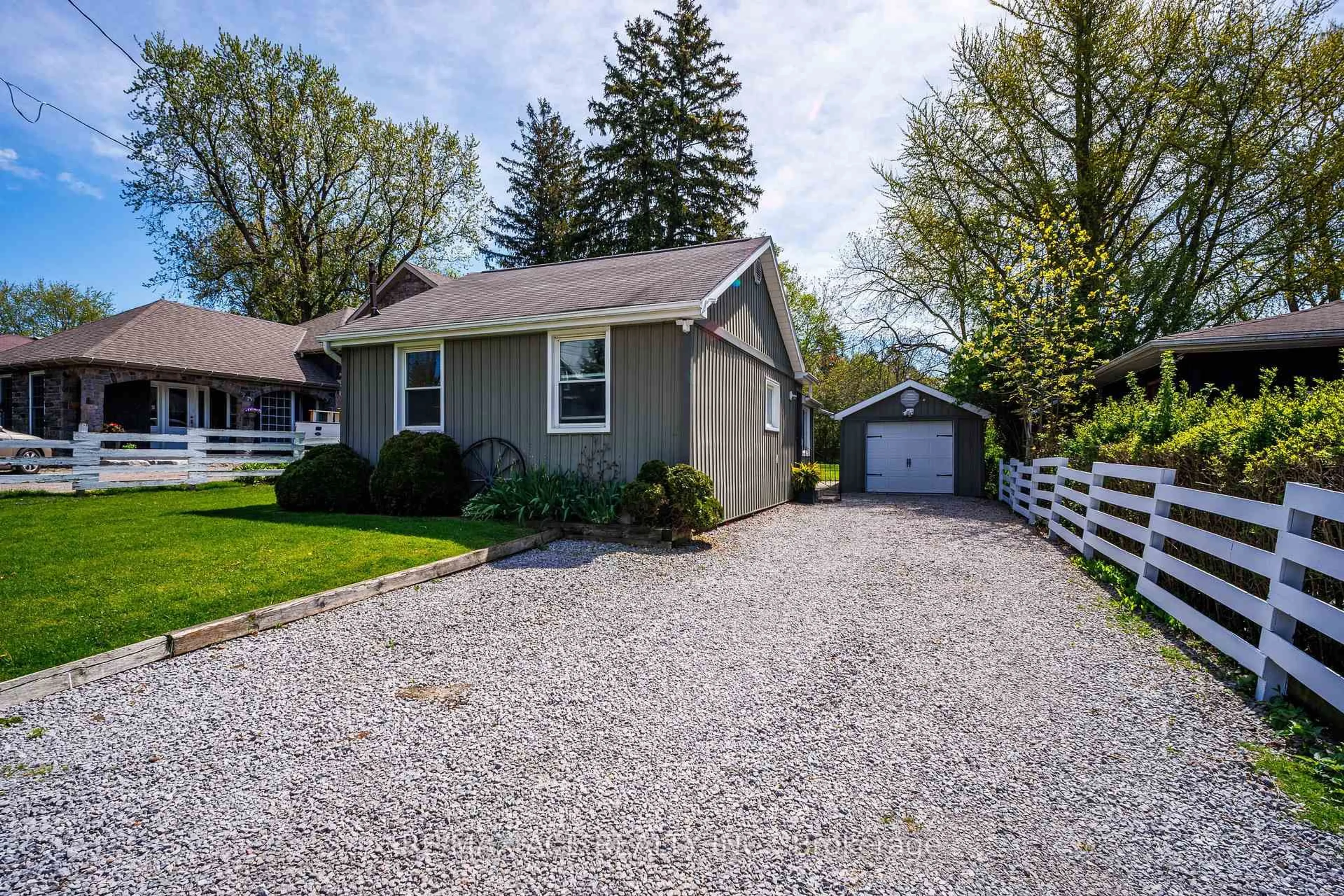 Unknown for 327 Dyson Rd, Pickering Ontario L1W 2N1
