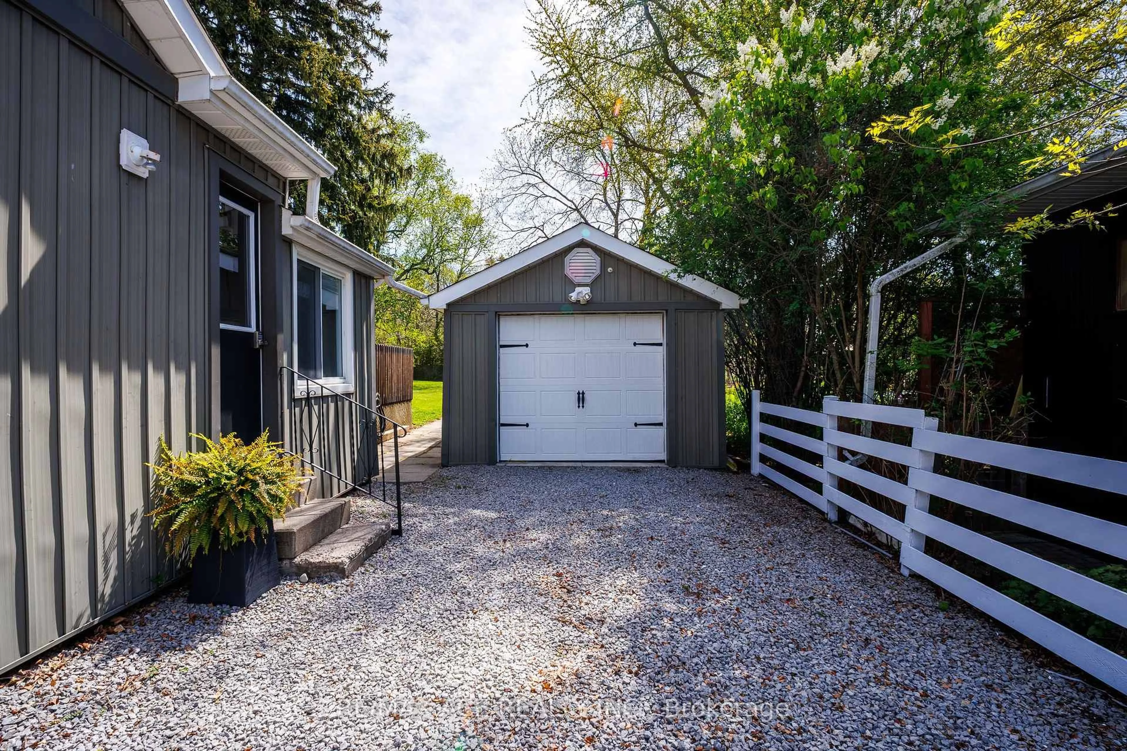 Shed for 327 Dyson Rd, Pickering Ontario L1W 2N1