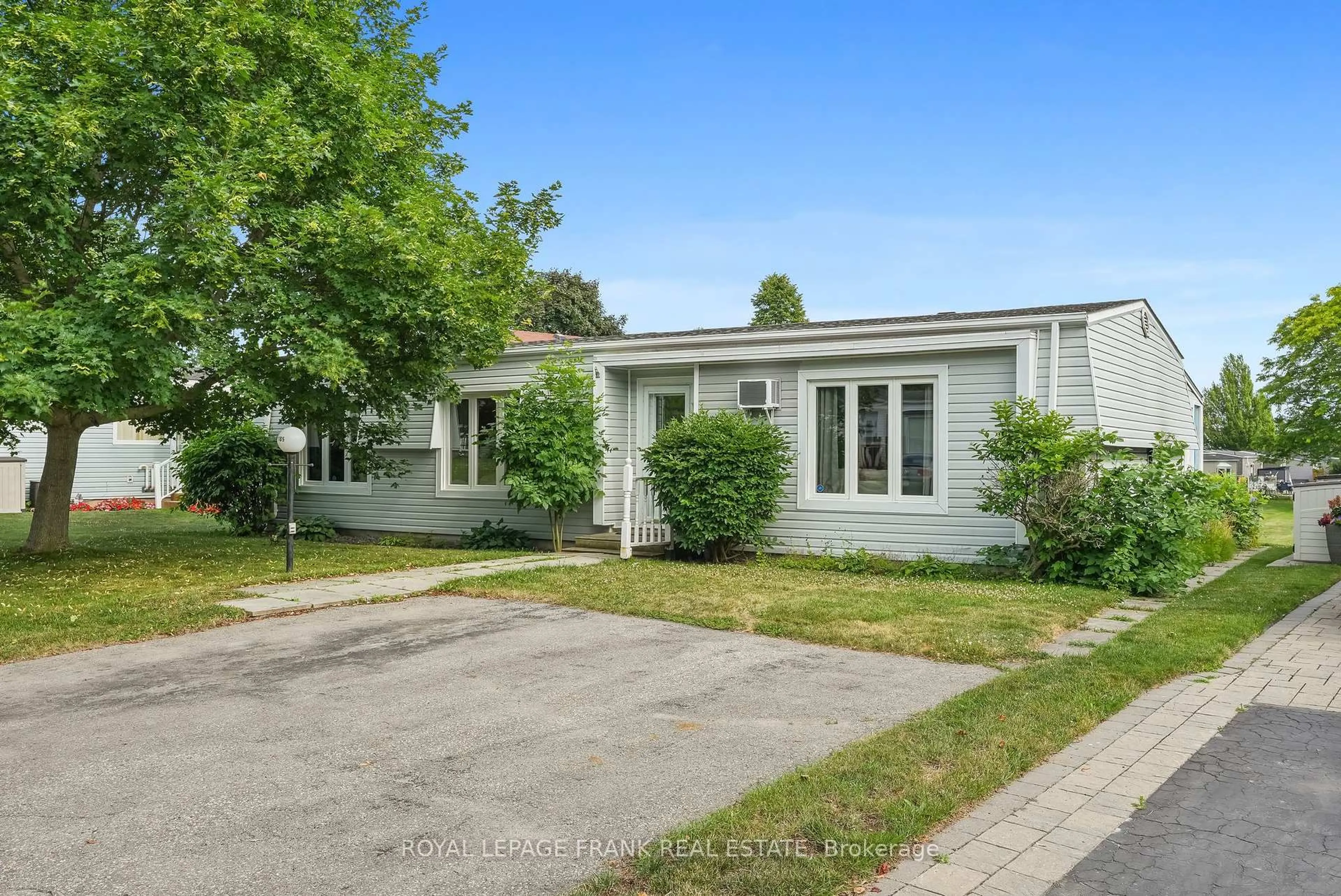 A pic from outside/outdoor area/front of a property/back of a property/a pic from drone, street for 185 Wilmot Tr, Clarington Ontario L1B 1B9