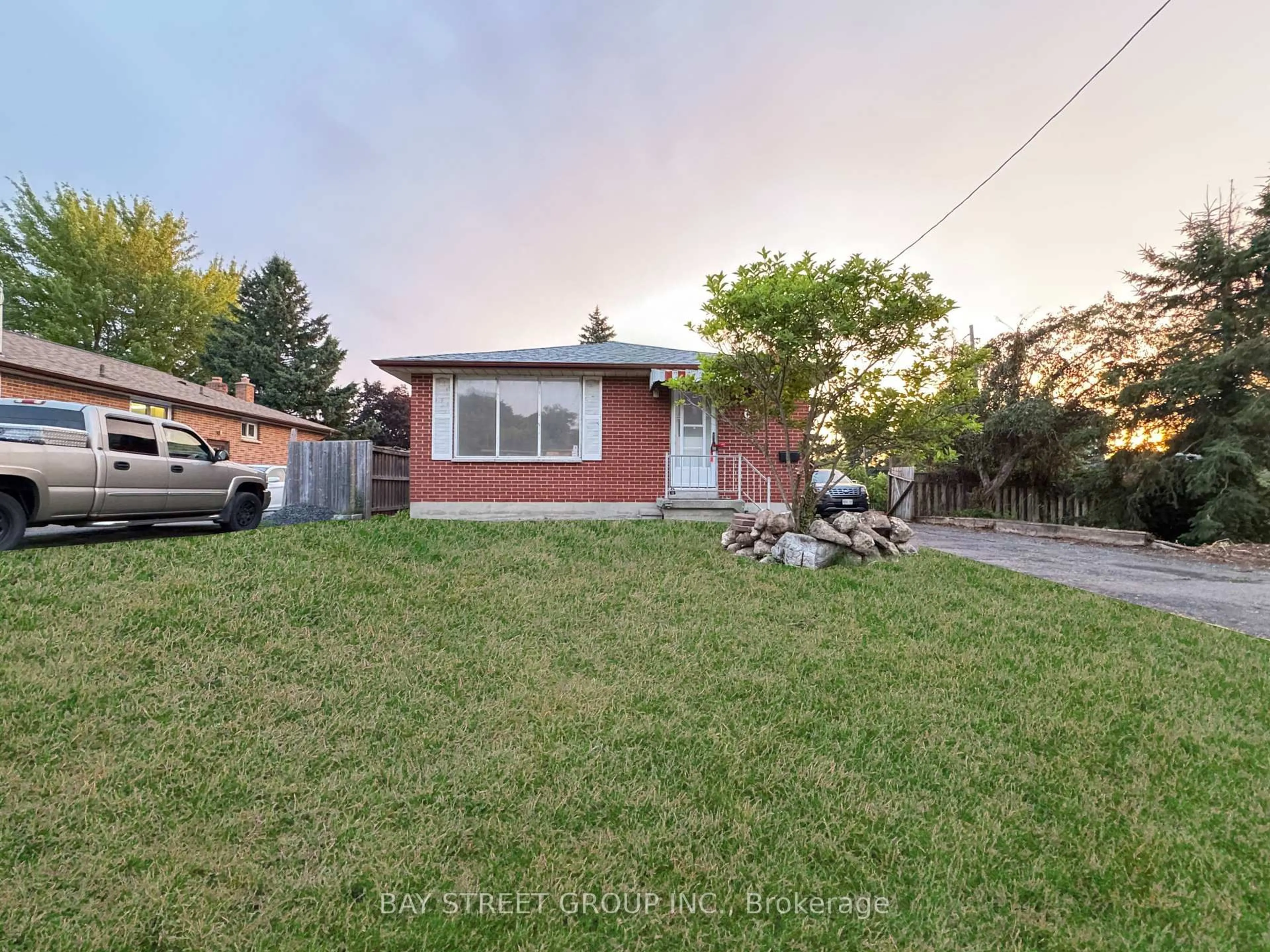 A pic from outside/outdoor area/front of a property/back of a property/a pic from drone, street for 6 Keewatin St, Oshawa Ontario L1H 6Y8