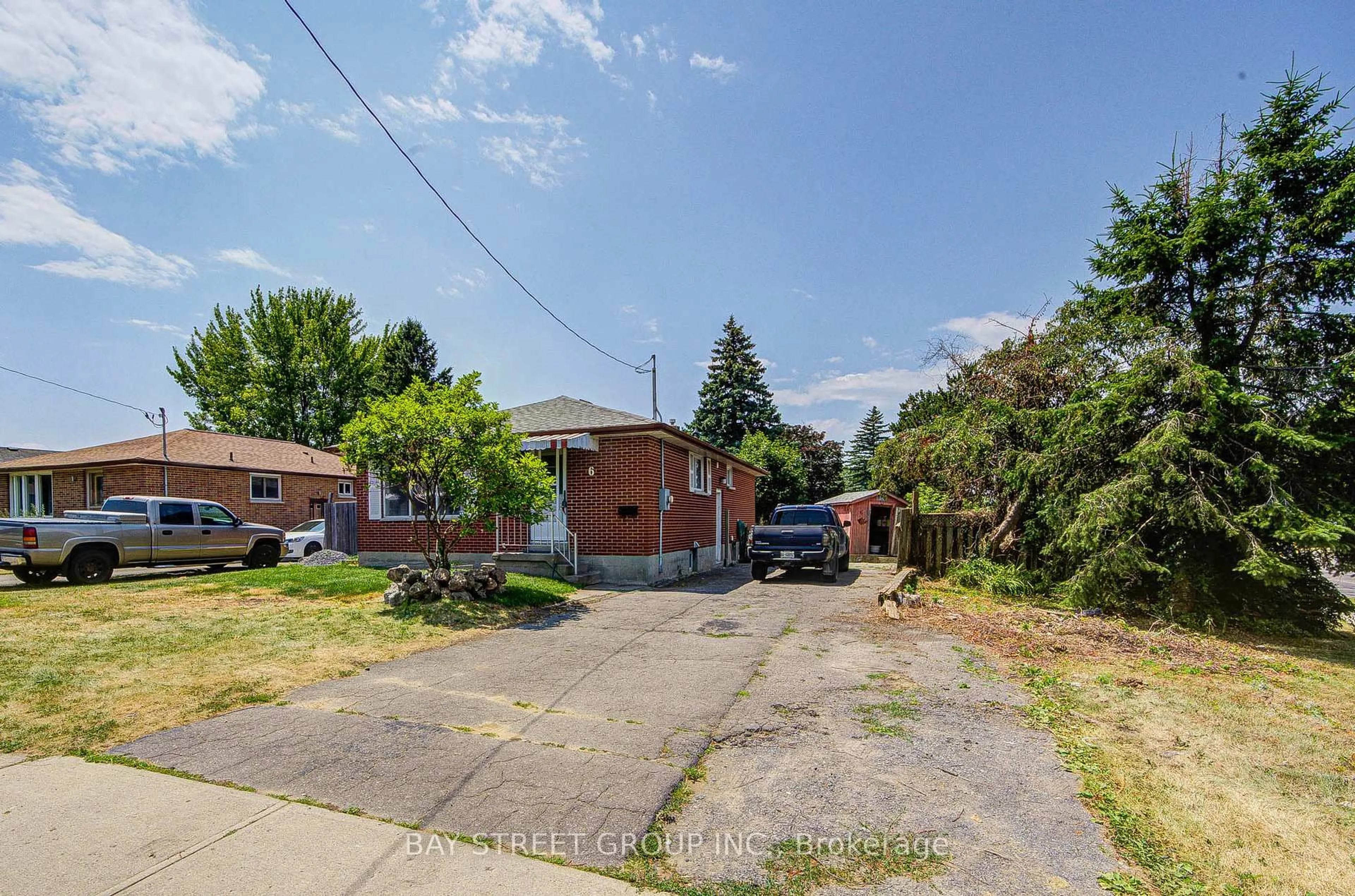 A pic from outside/outdoor area/front of a property/back of a property/a pic from drone, street for 6 Keewatin St, Oshawa Ontario L1H 6Y8