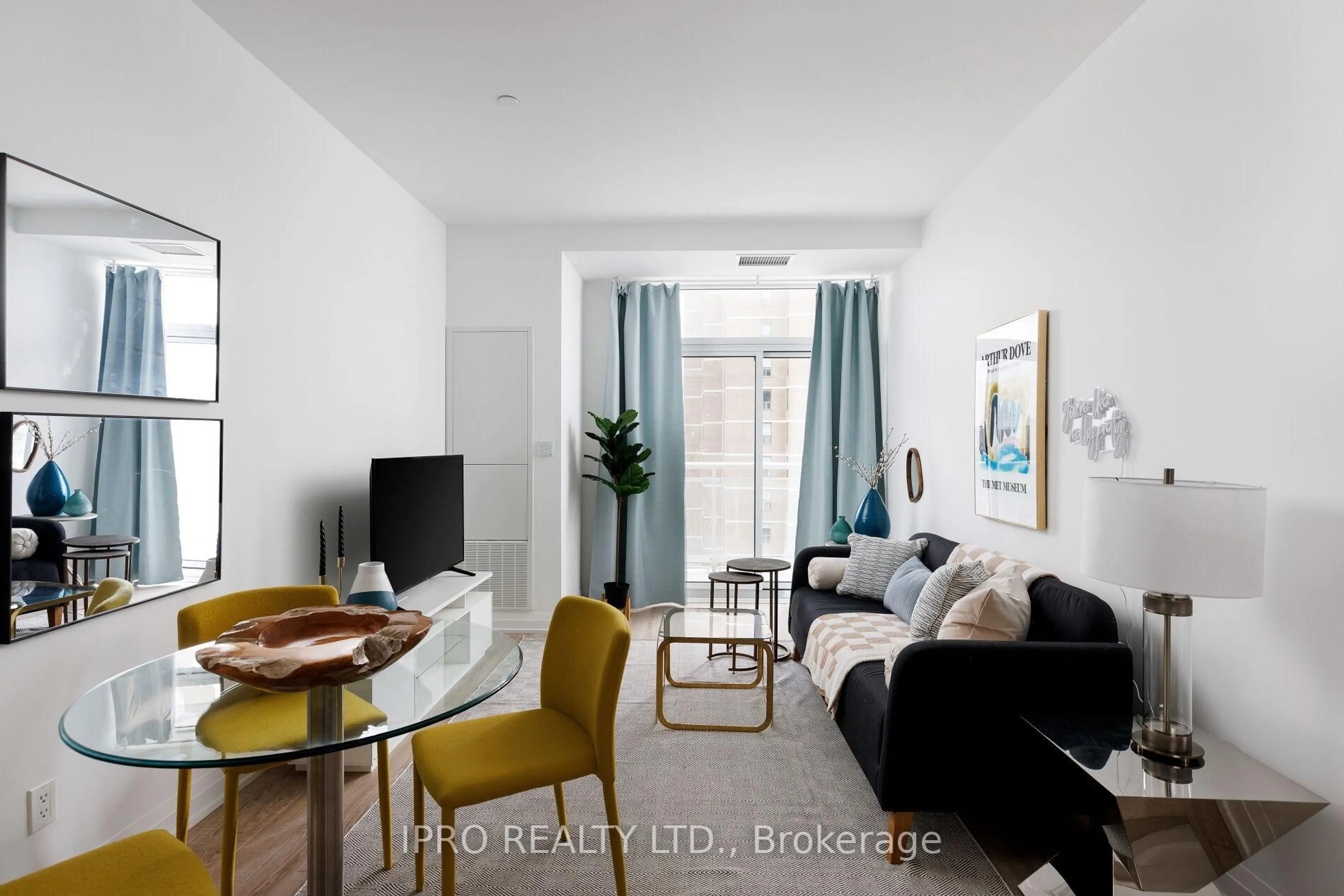 Living room with furniture, unknown for 286 Main St #807, Toronto Ontario M4C 0B3