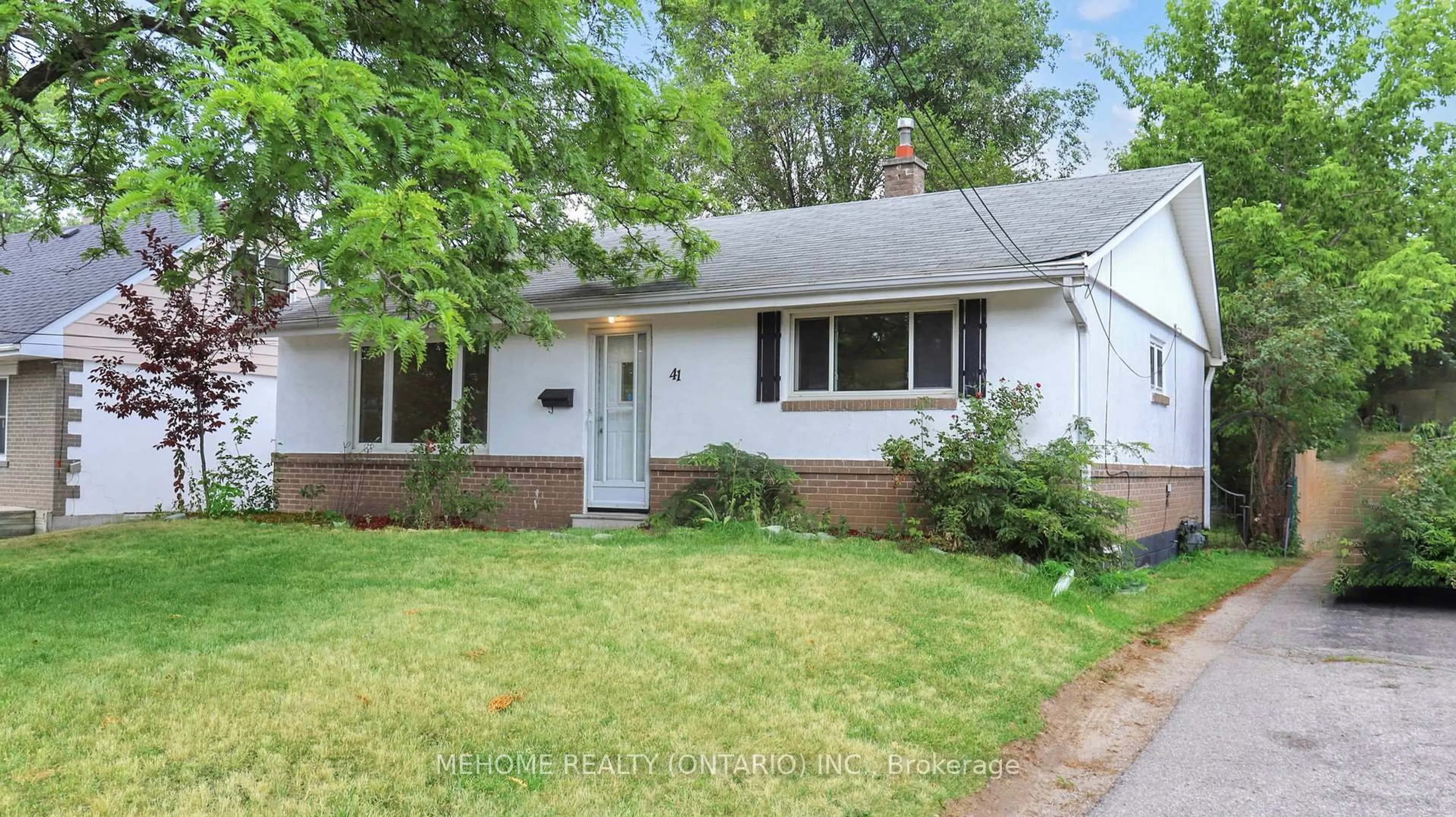 Home with vinyl exterior material, street for 41 Bellefontaine St, Toronto Ontario M1S 1J6
