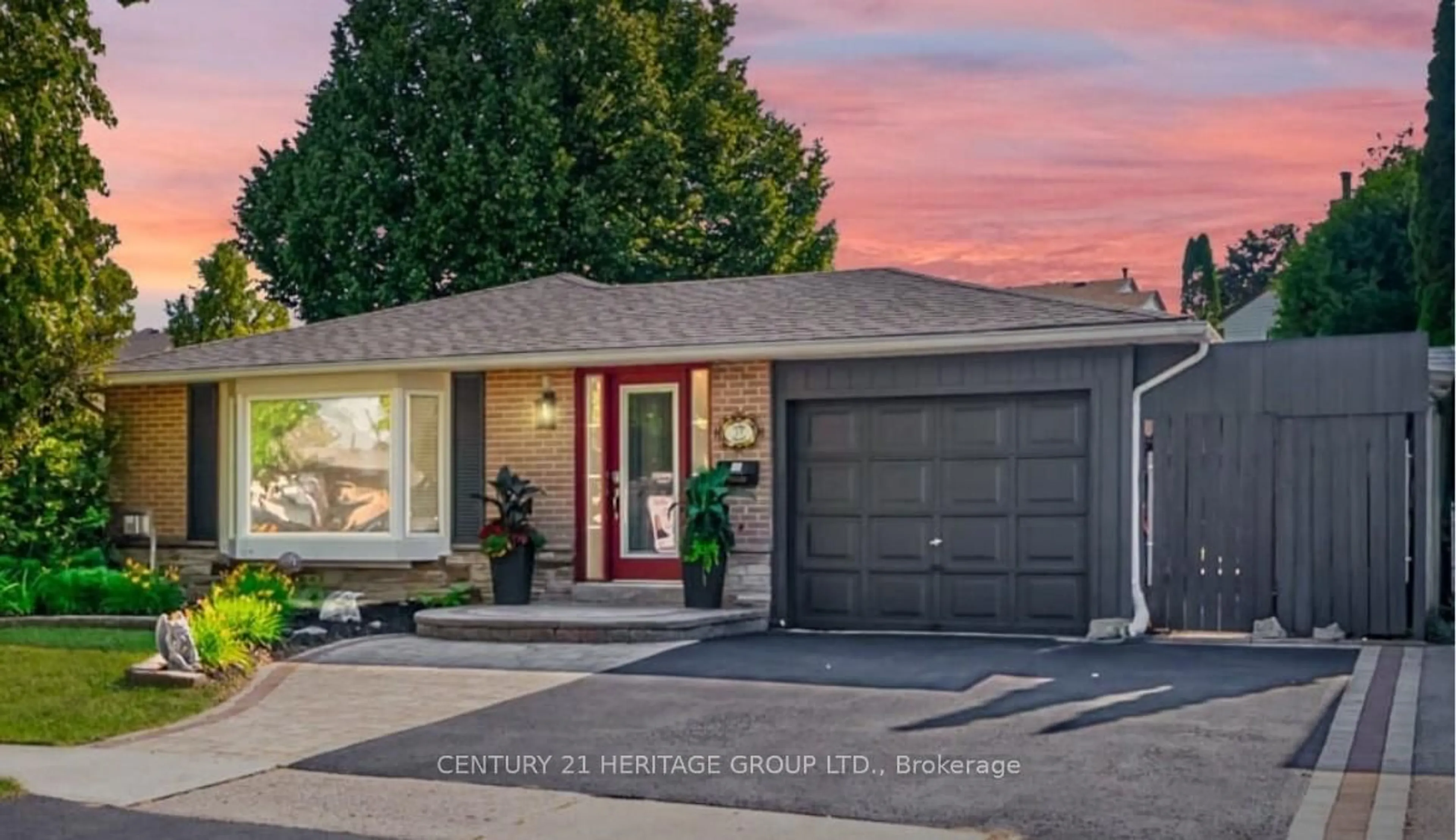 Home with vinyl exterior material, street for 17 Cowling Cres, Ajax Ontario L1S 2Z6