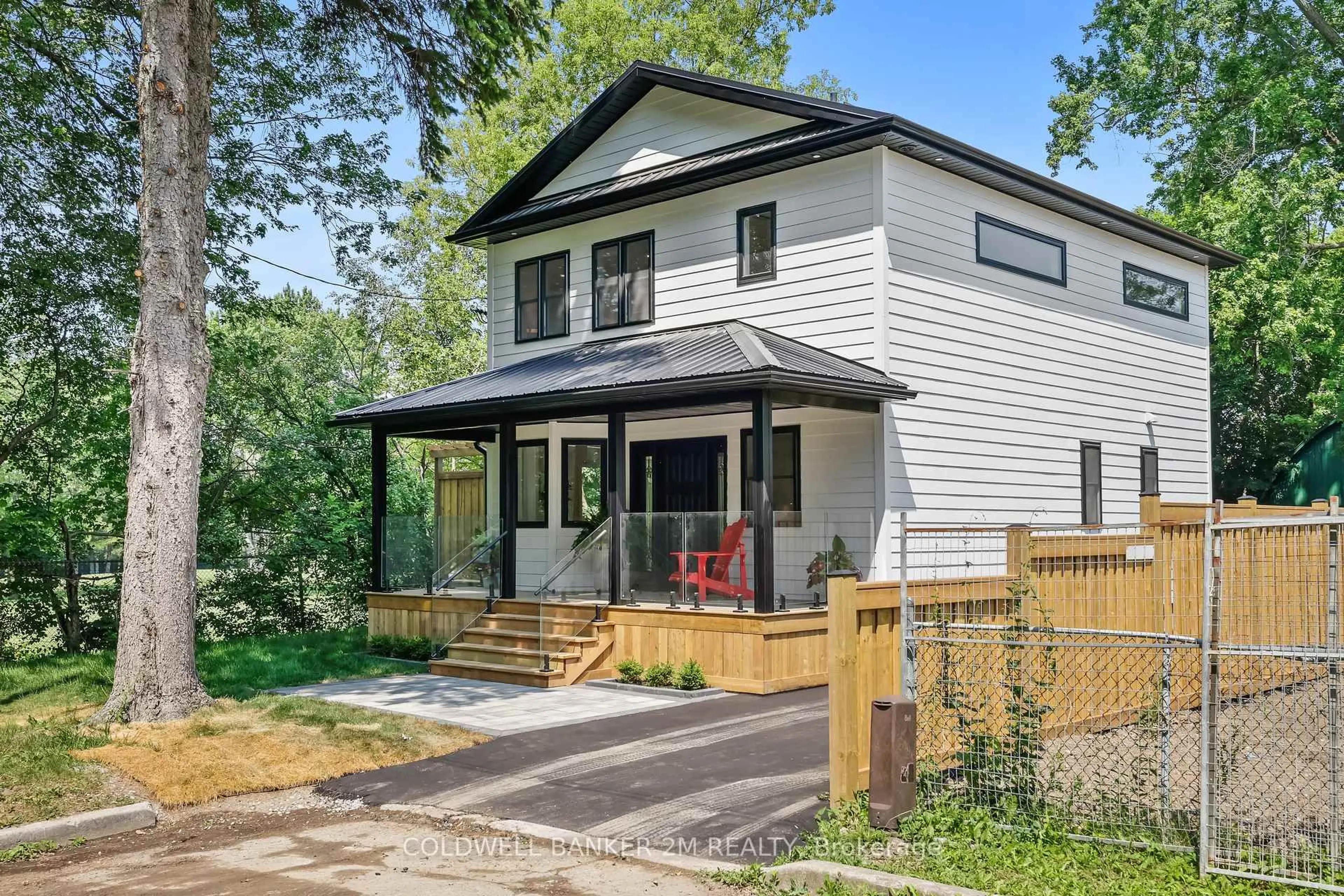 Home with vinyl exterior material, street for 128 Buckingham Ave, Oshawa Ontario L1G 2K5