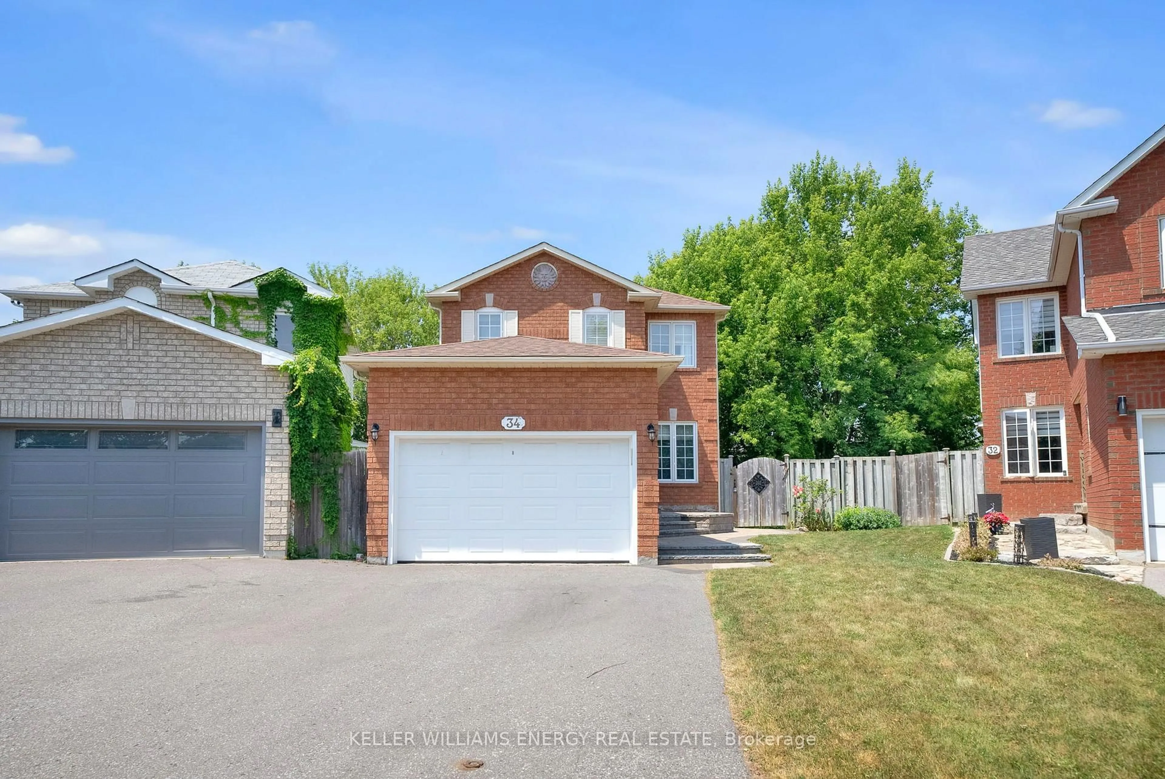 A pic from outside/outdoor area/front of a property/back of a property/a pic from drone, street for 34 Hogan Cres, Clarington Ontario L1C 4X9