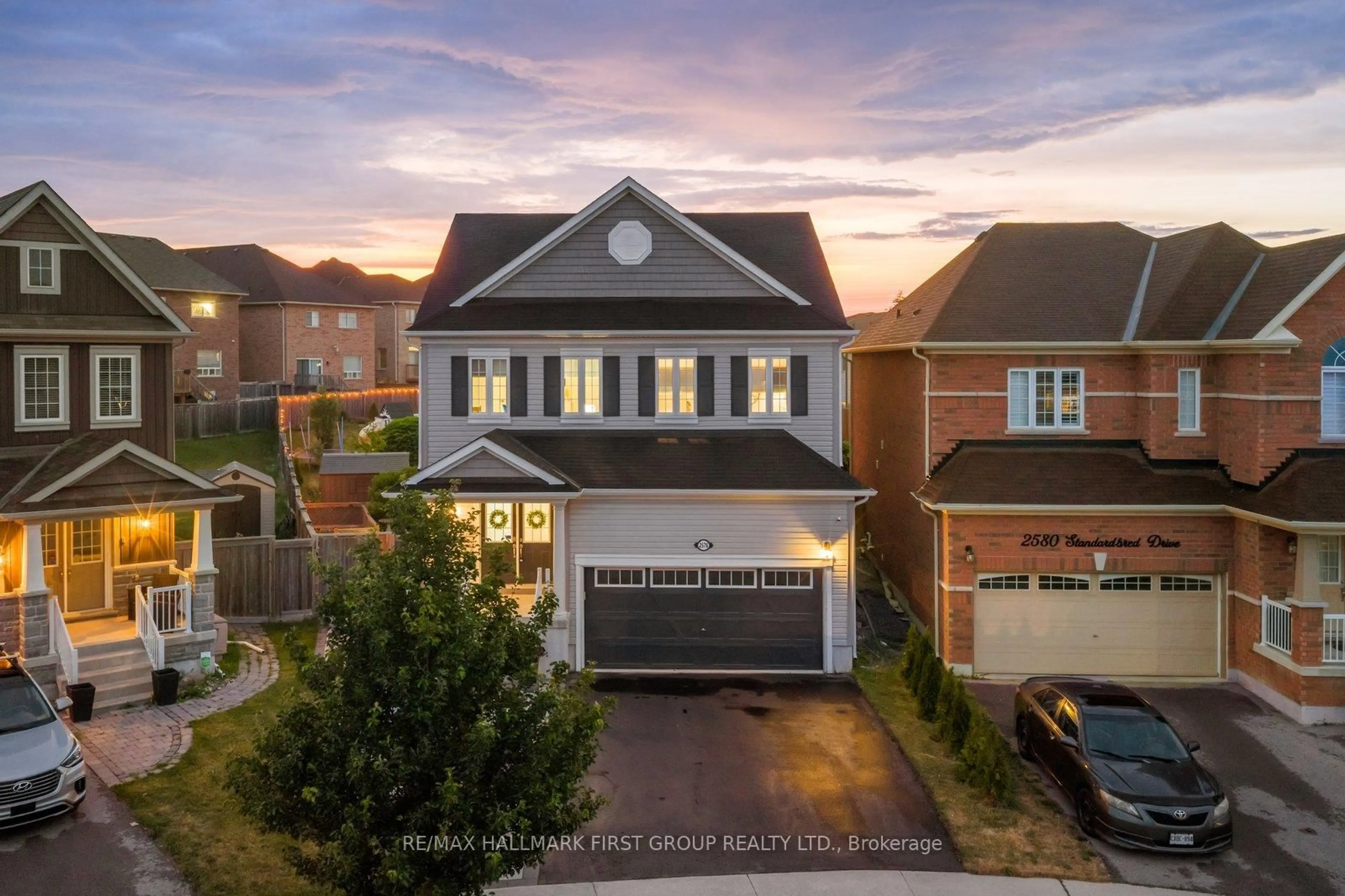 A pic from outside/outdoor area/front of a property/back of a property/a pic from drone, street for 2576 Standardbred Dr, Oshawa Ontario L1L 0H9