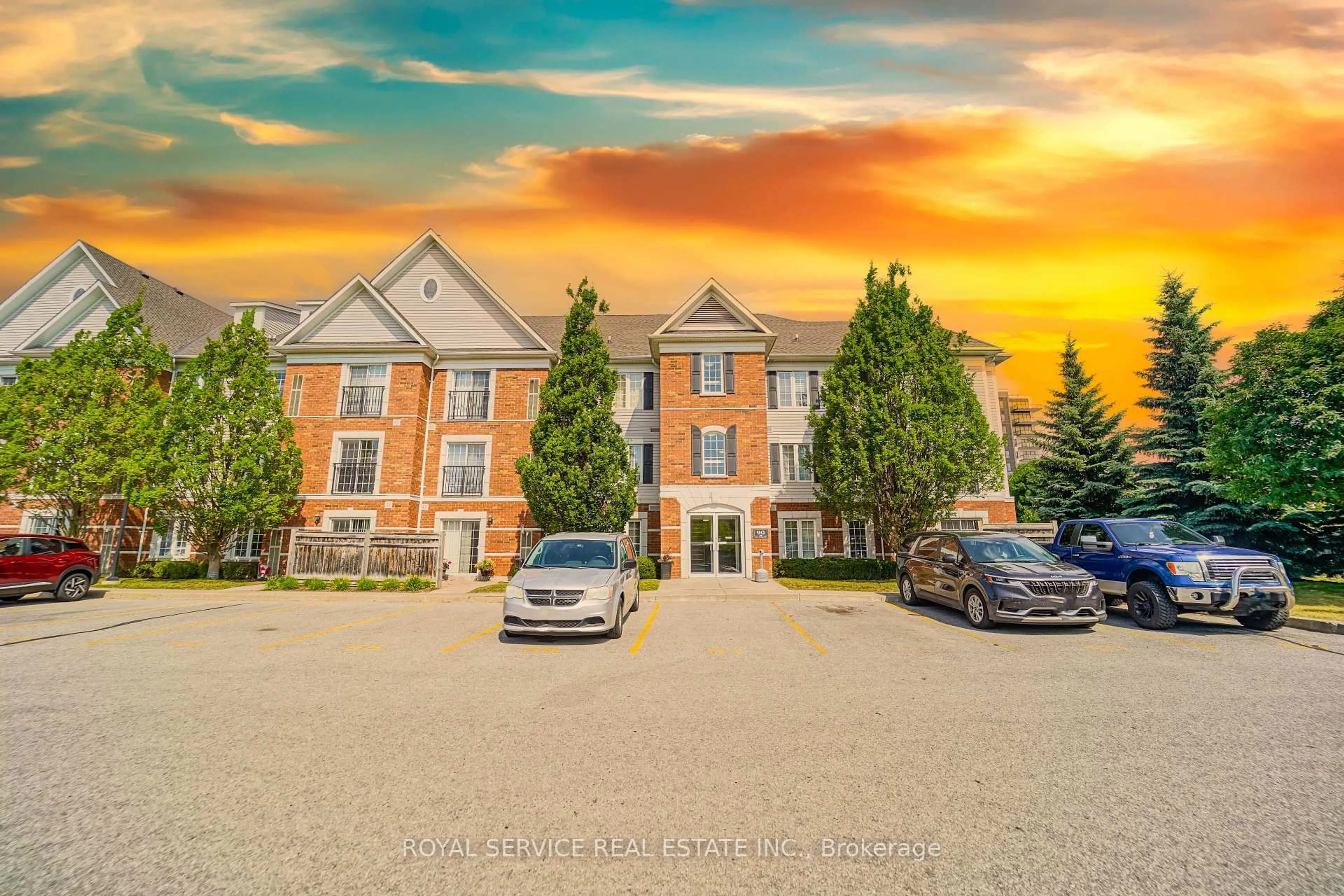 A pic from outside/outdoor area/front of a property/back of a property/a pic from drone, building for 90 Aspen Springs Dr #207, Clarington Ontario L1C 5N3