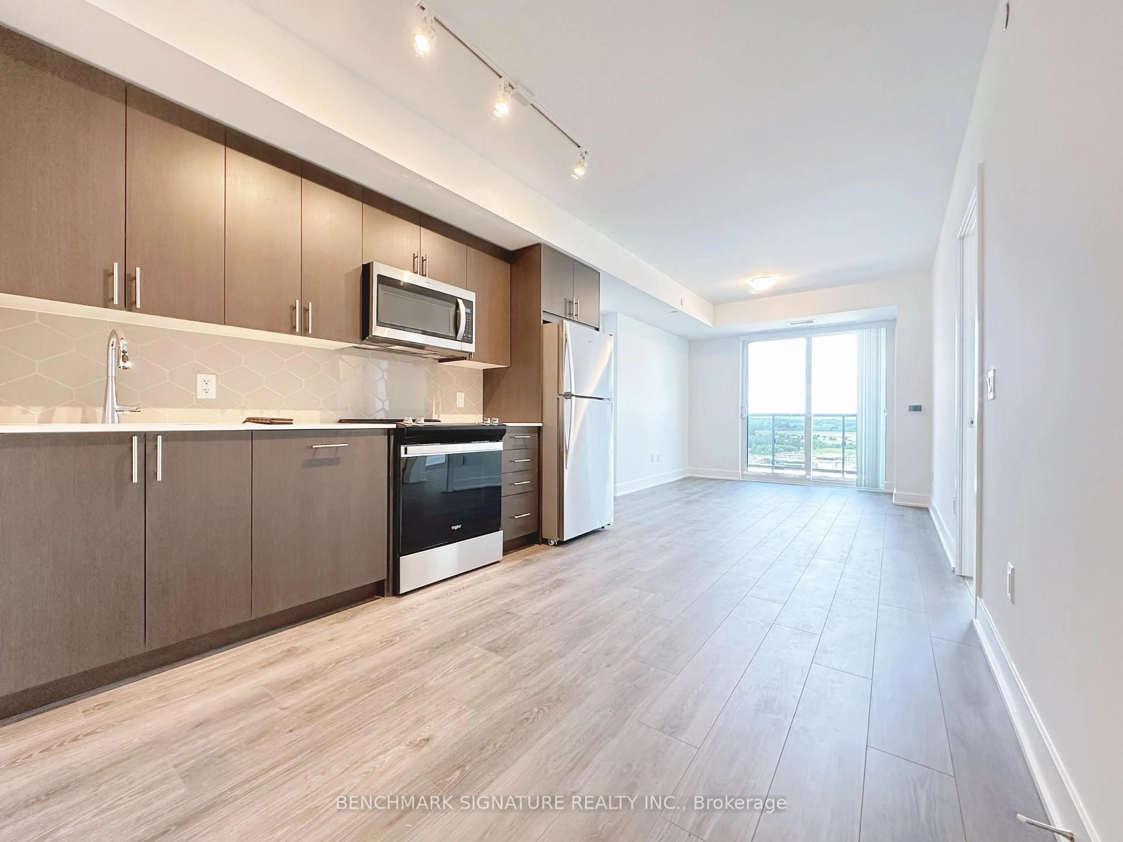Open concept kitchen, wood/laminate floor for 2545 Simcoe St #2318, Oshawa Ontario L1L 0W3