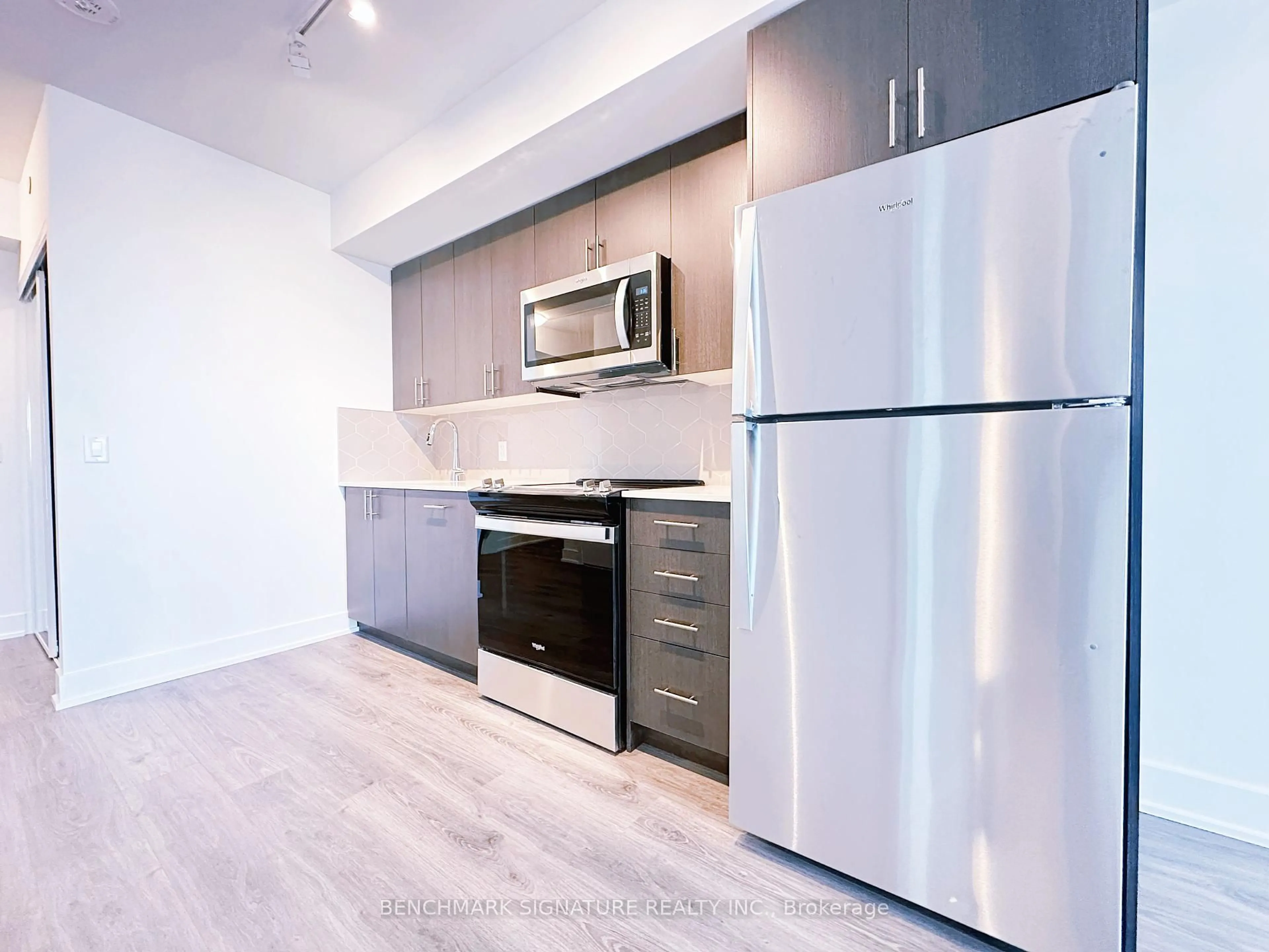 Standard kitchen, unknown for 2545 Simcoe St #2318, Oshawa Ontario L1L 0W3