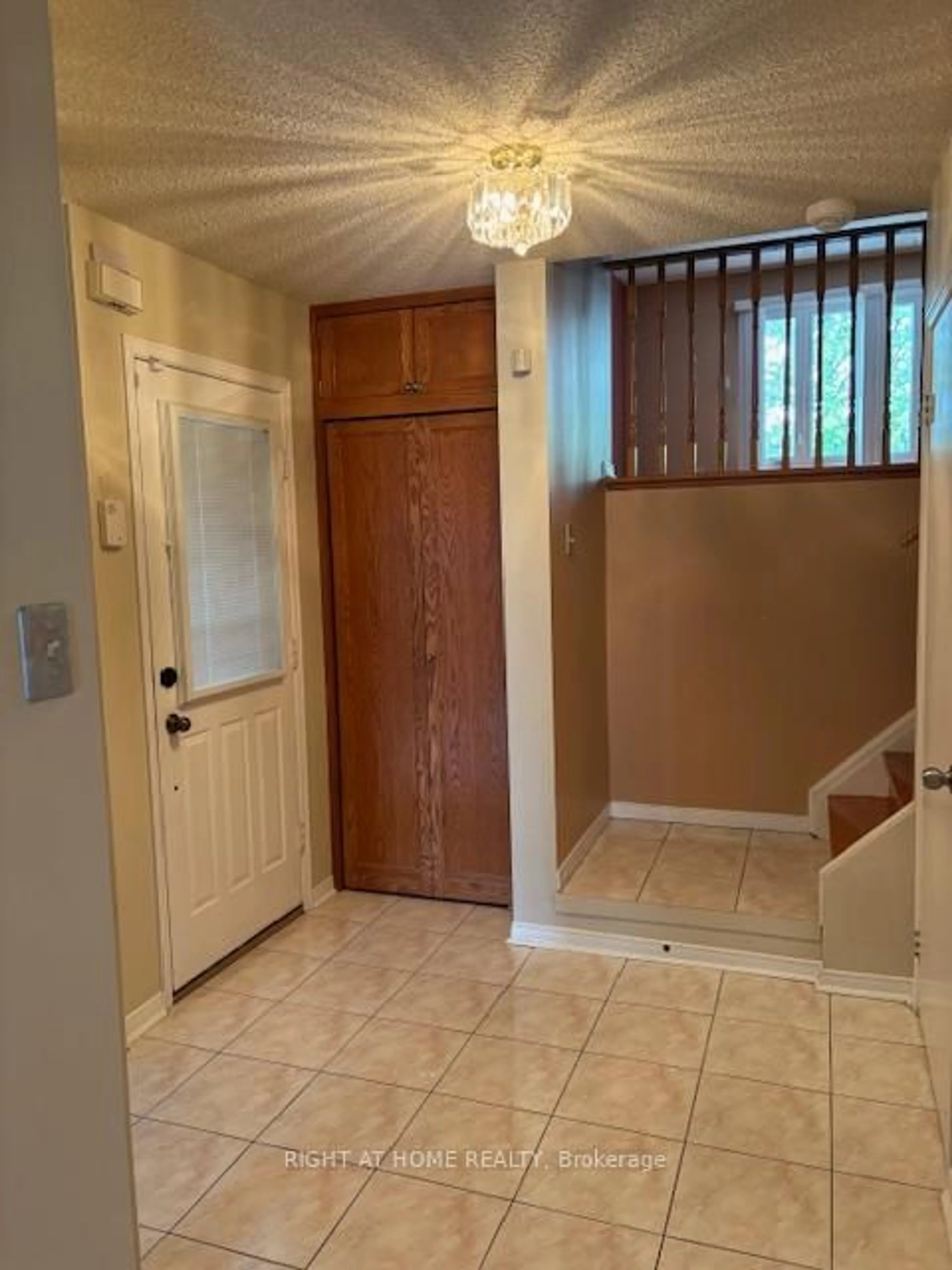 Unknown for 5 Hearne Cres, Ajax Ontario L1T 3P5