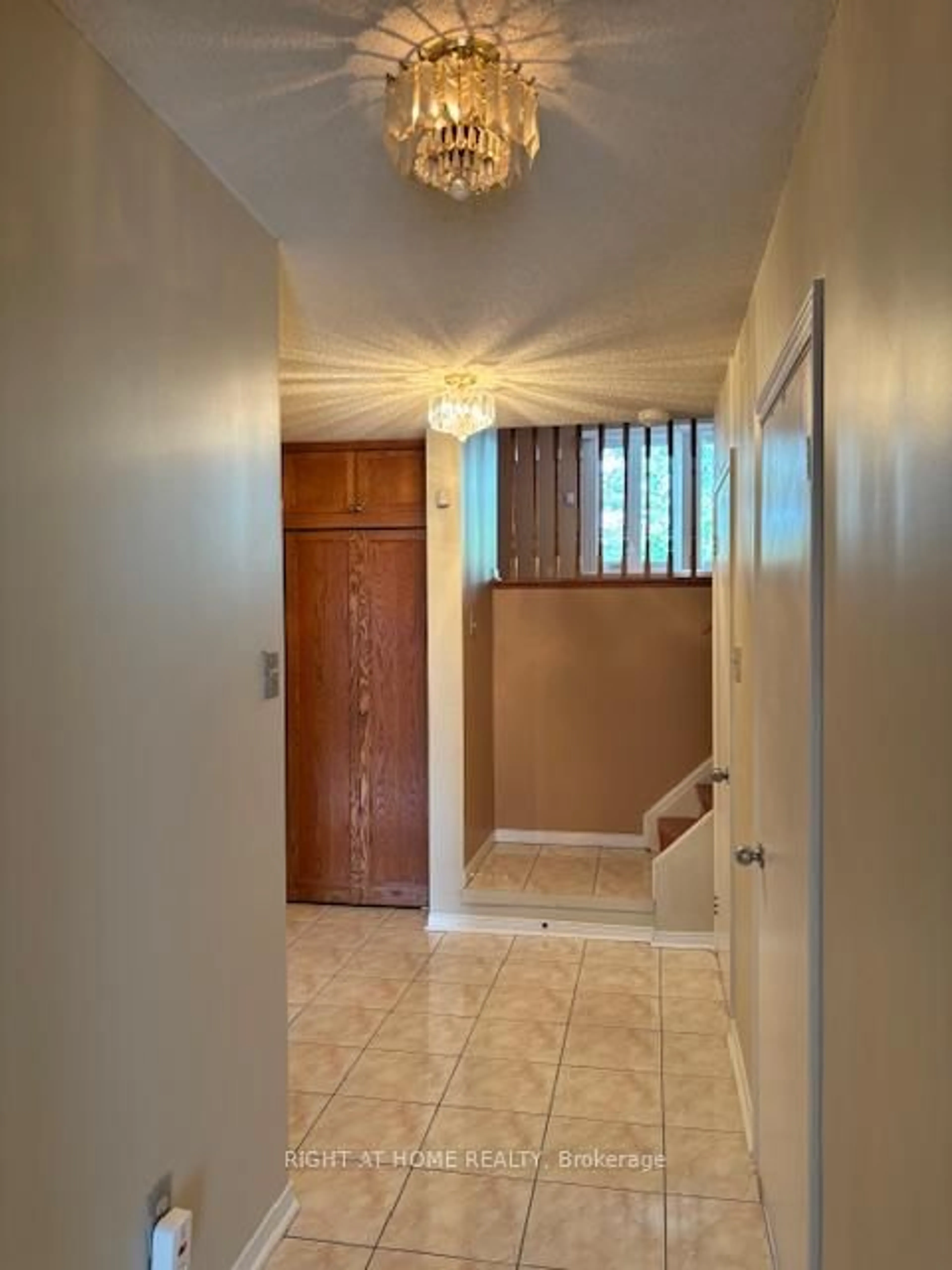 Indoor entryway for 5 Hearne Cres, Ajax Ontario L1T 3P5