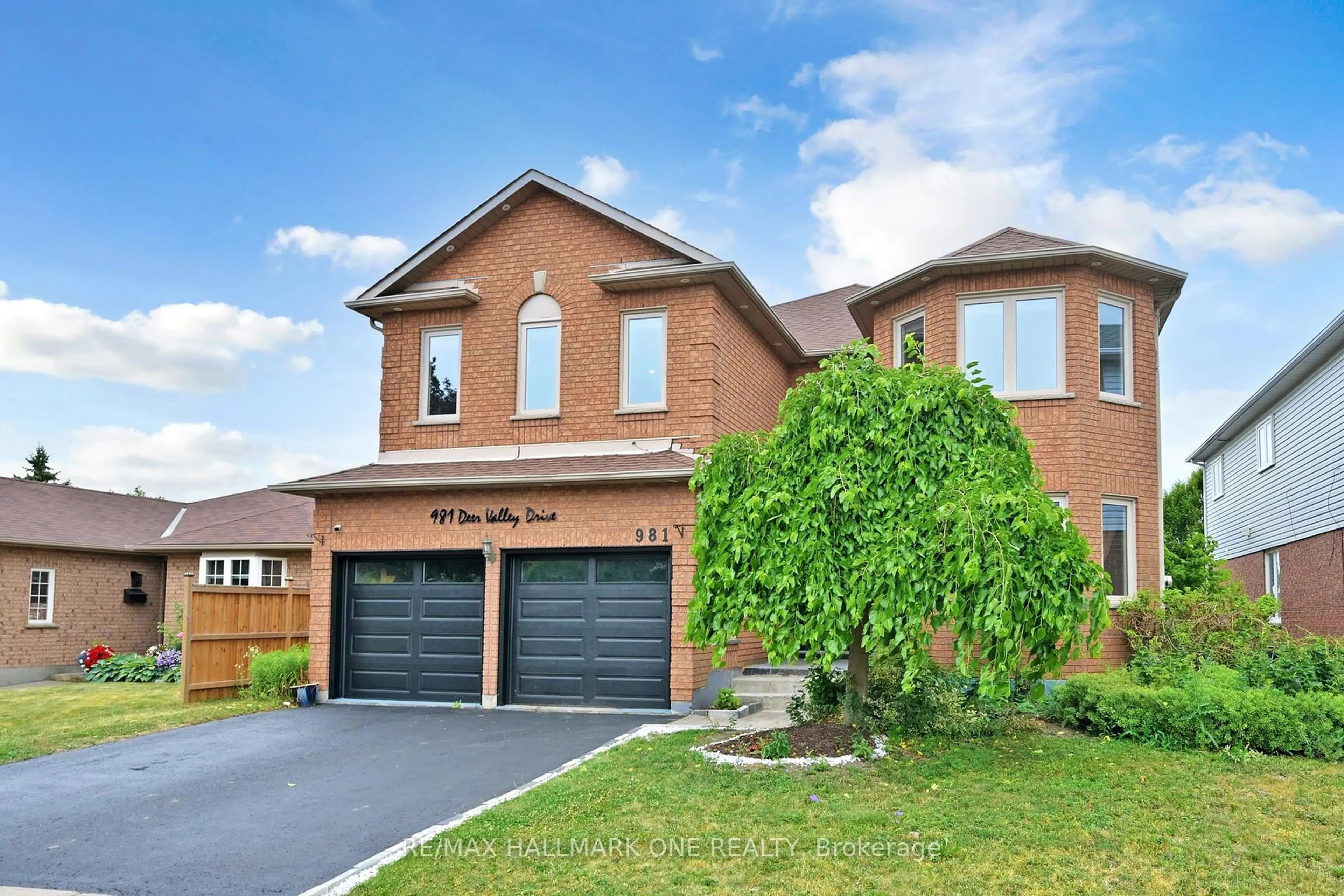 Home with brick exterior material, street for 981 Deer Valley Dr, Oshawa Ontario L1J 8N2