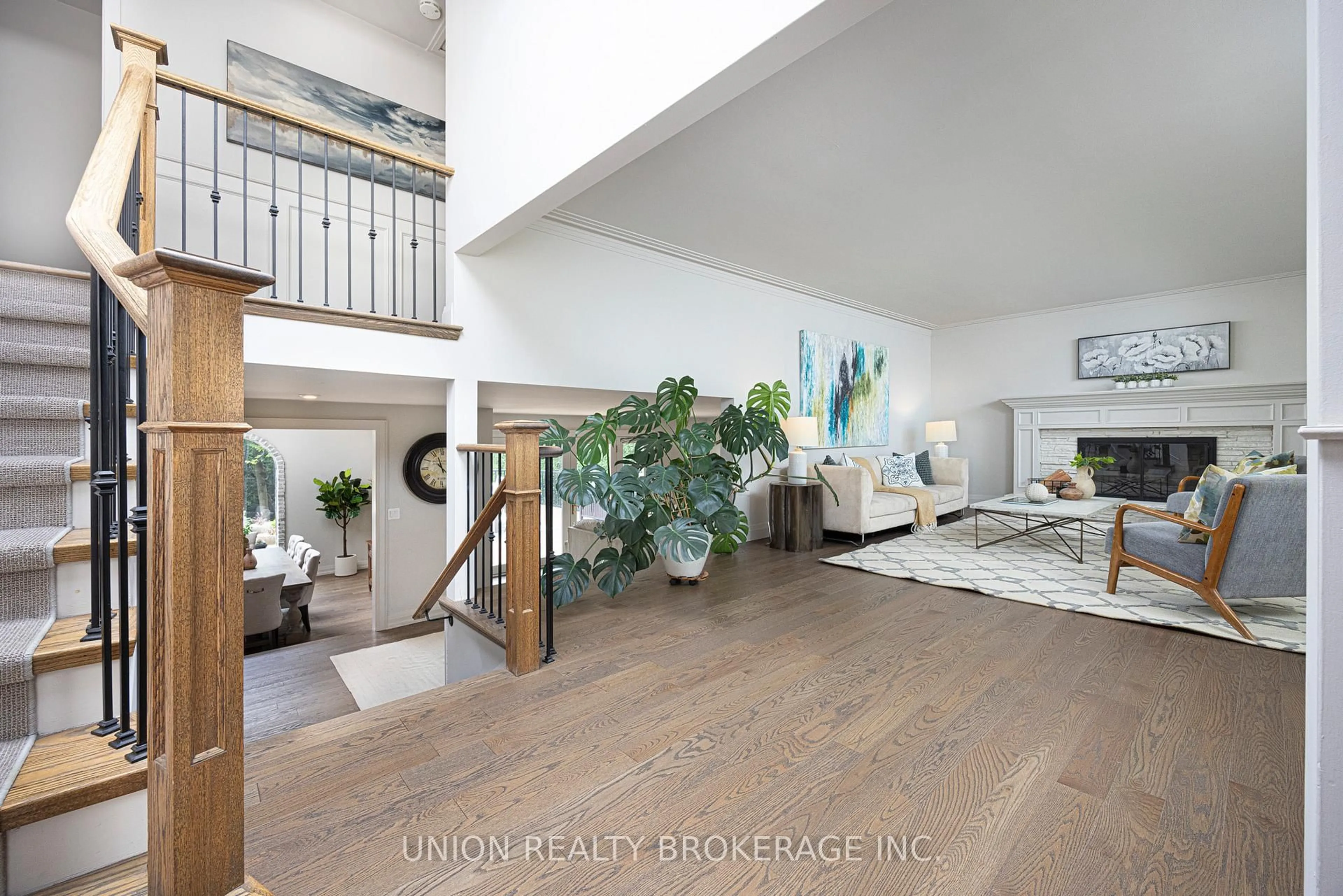 Indoor entryway for 787 Glenmanor Dr, Oshawa Ontario L1J 5A6