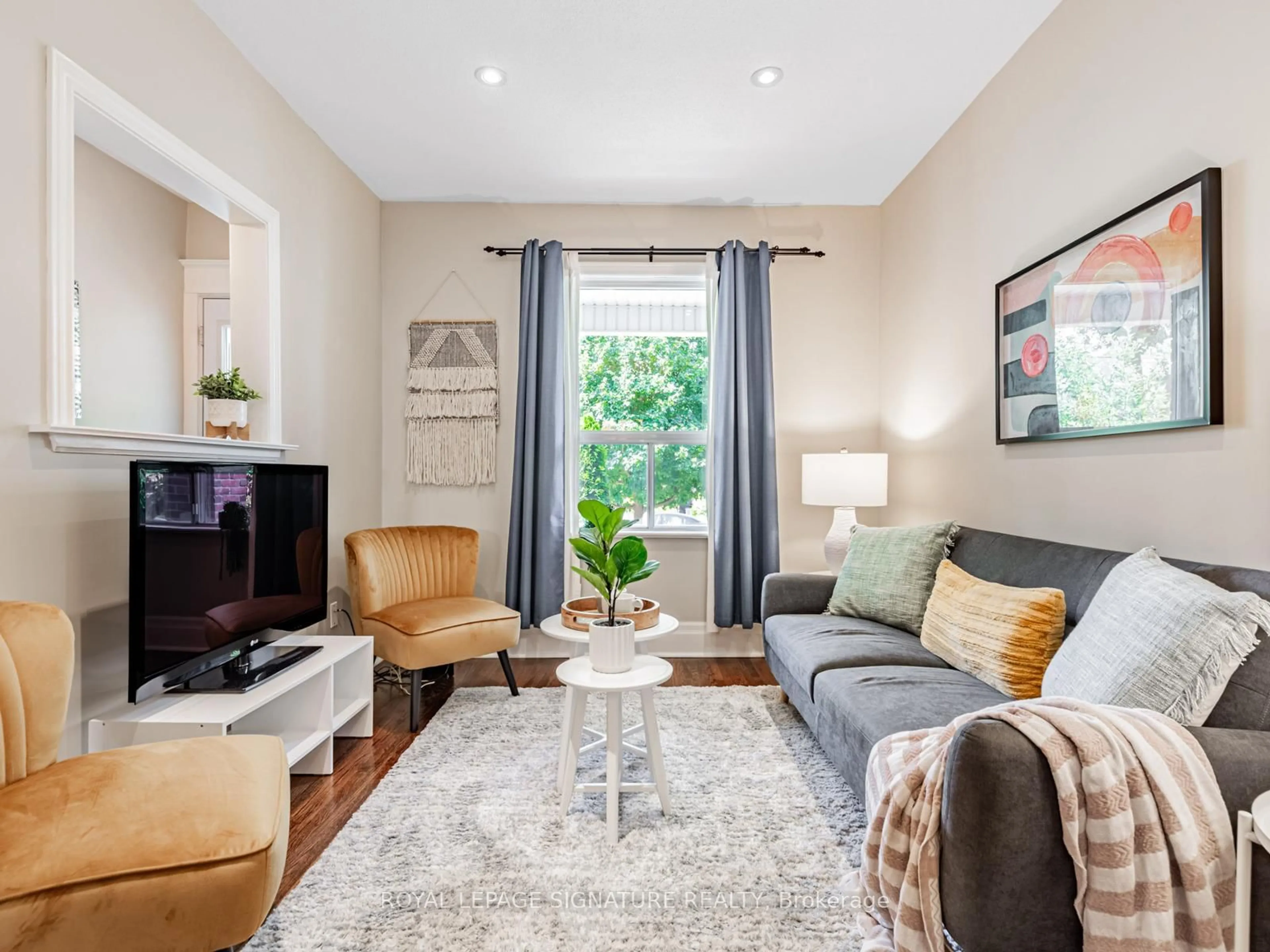 Living room with furniture, unknown for 15 Fielding Ave, Toronto Ontario M4J 1R4