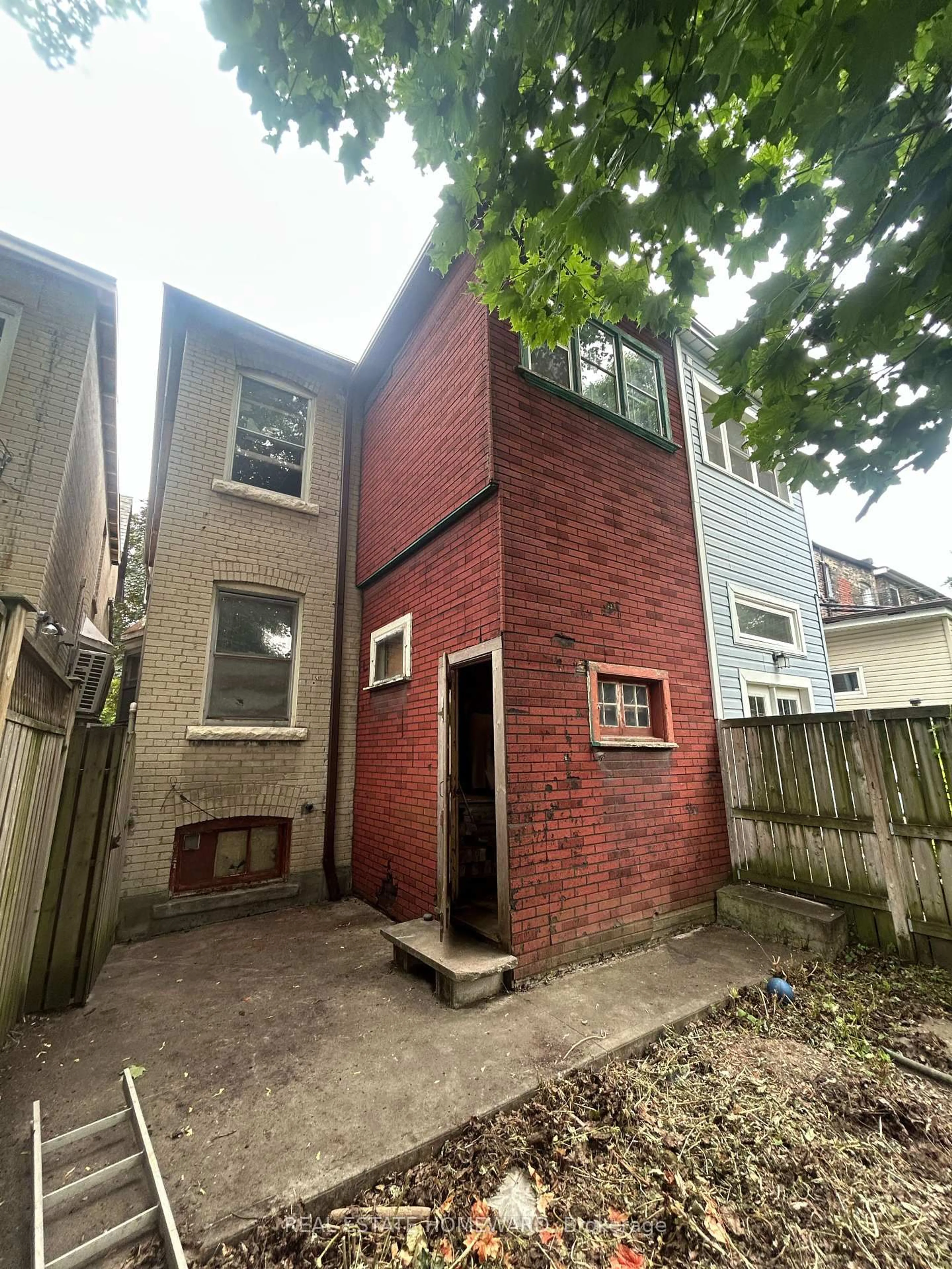 Unknown for 28 Richard Ave, Toronto Ontario M4L 1W9