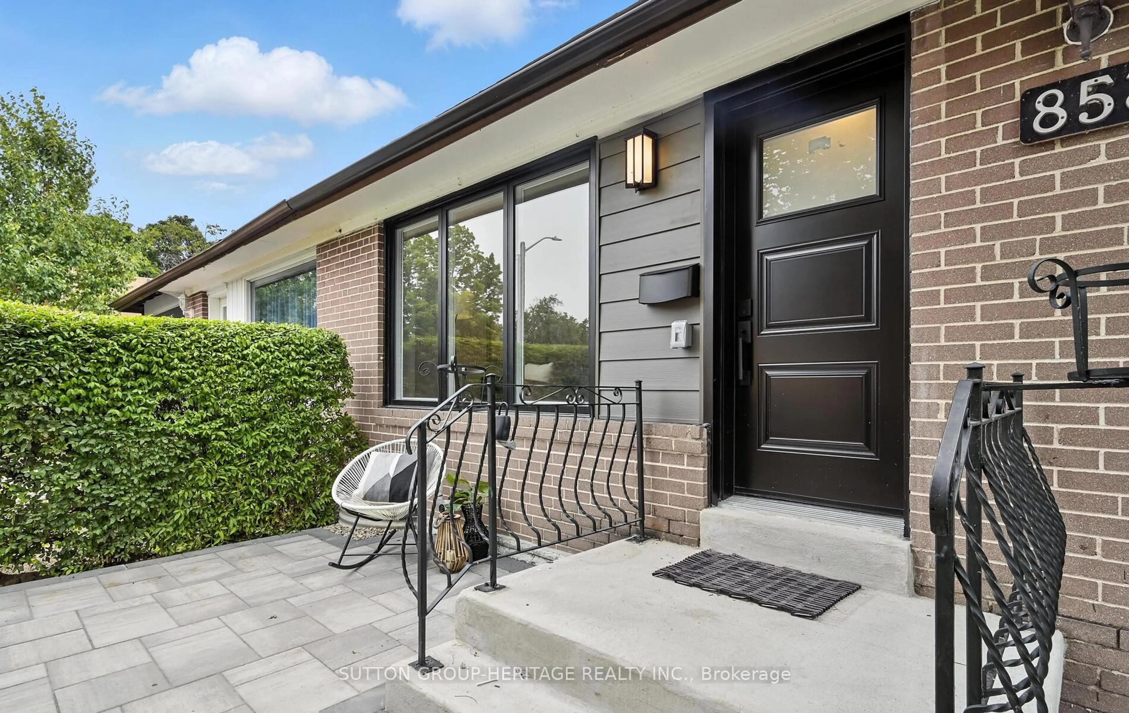 Unknown for 853 Fairview Ave, Pickering Ontario L1W 1M7