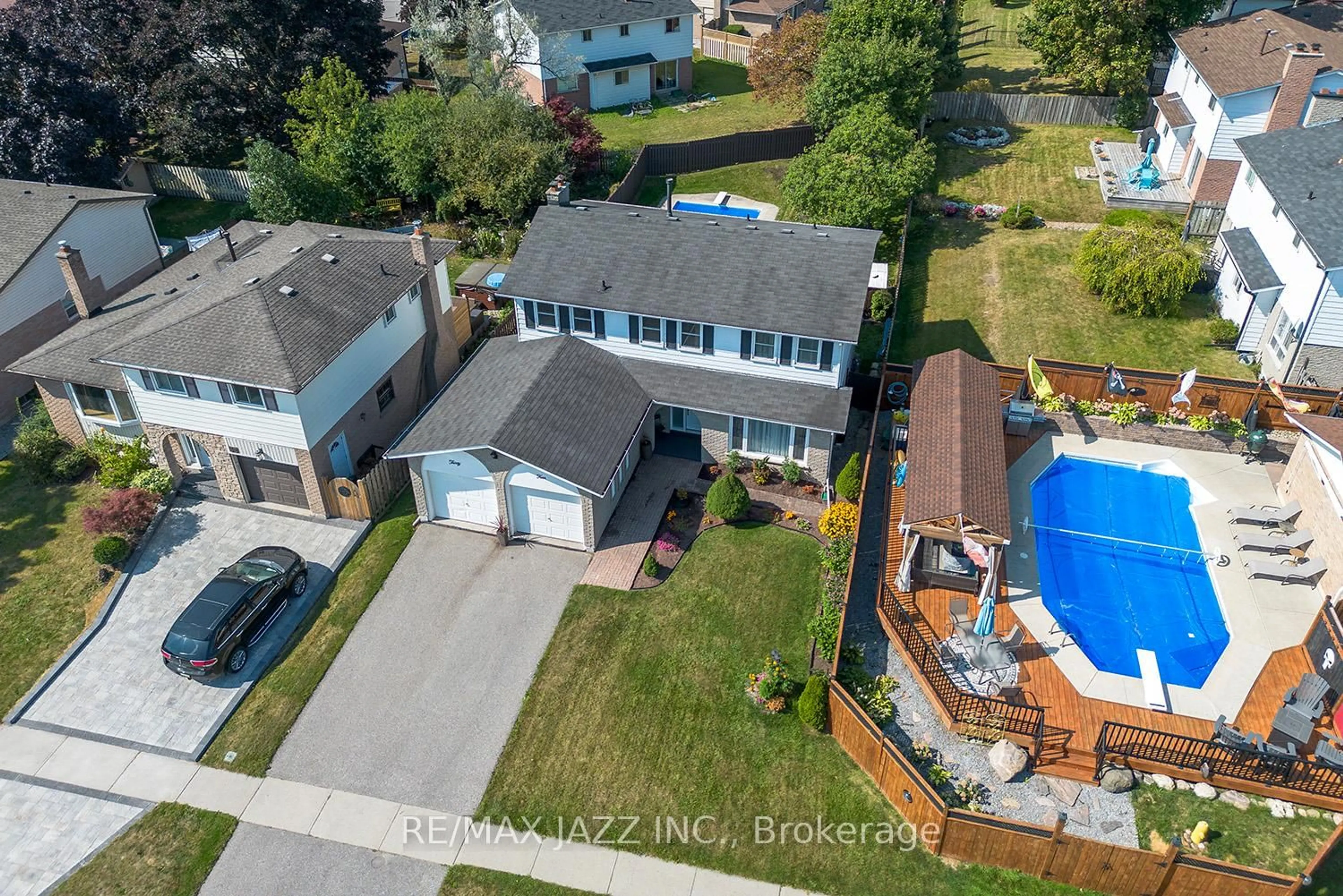 A pic from outside/outdoor area/front of a property/back of a property/a pic from drone, unknown for 34 Rhonda Blvd, Clarington Ontario L1C 3W5