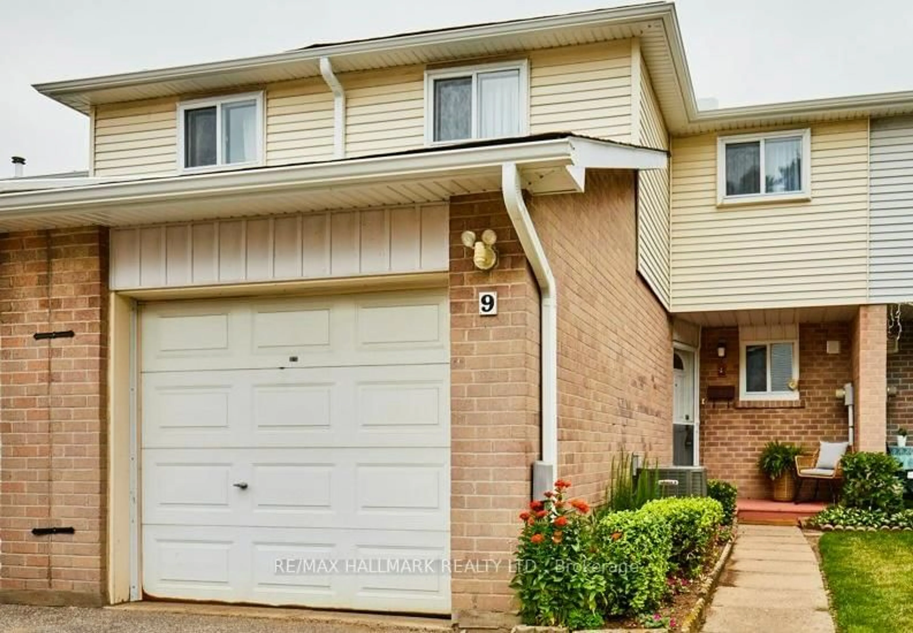 Home with vinyl exterior material, street for 400 Orton Pk Rd #9, Toronto Ontario M1G 3T7