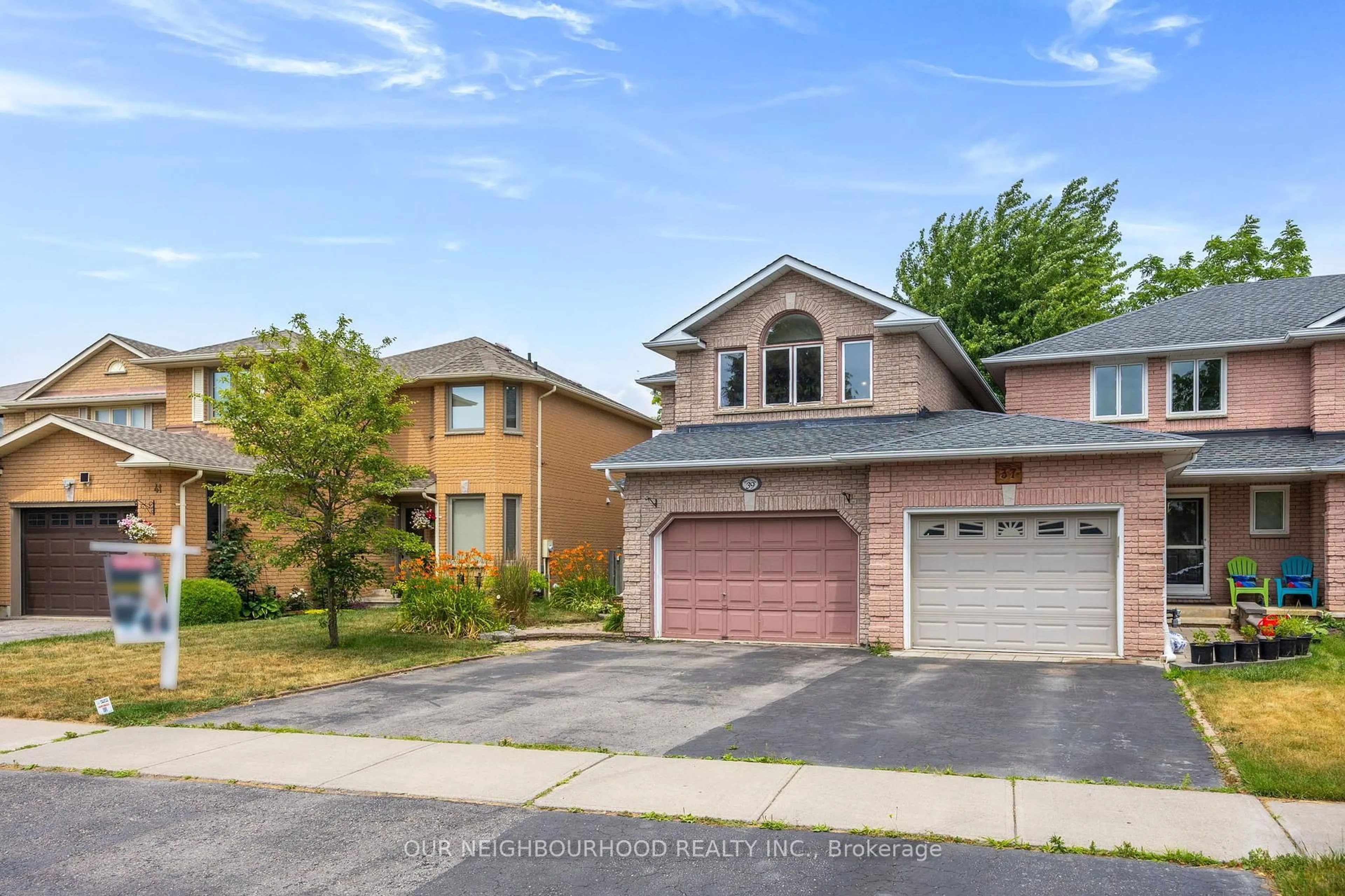 Home with brick exterior material, street for 39 Short Cres, Clarington Ontario L1E 2Z5