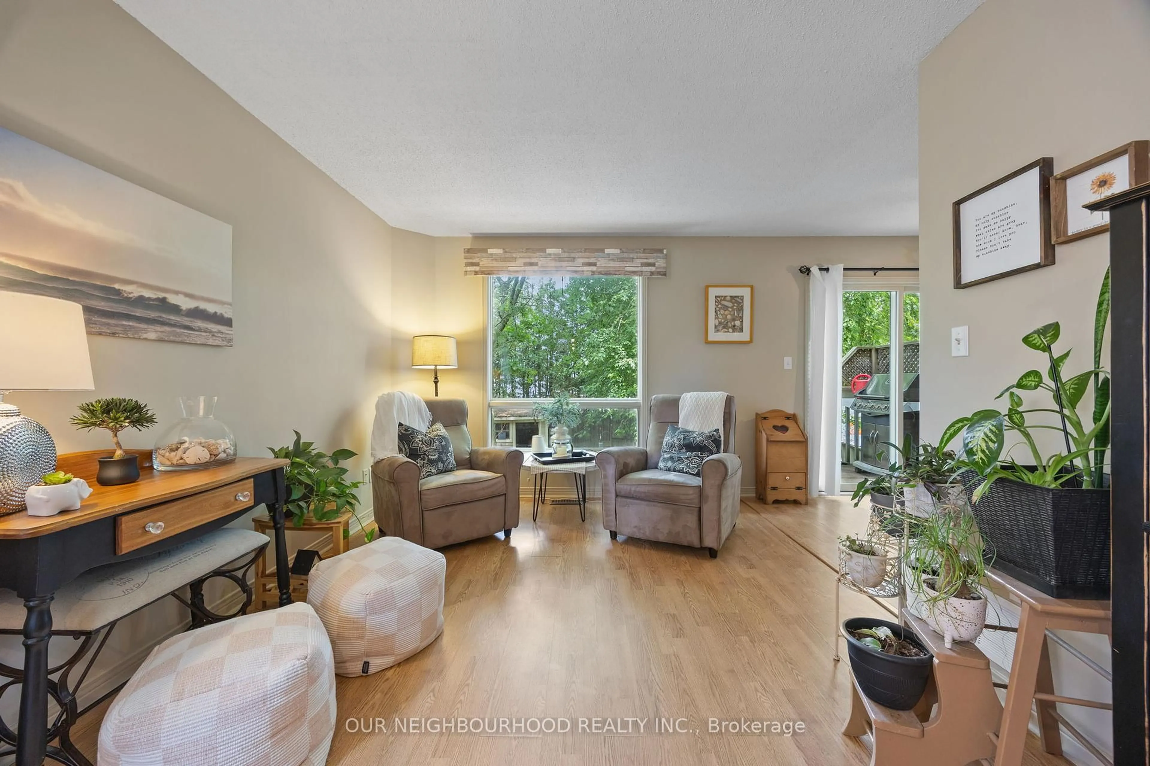Living room with furniture, unknown for 39 Short Cres, Clarington Ontario L1E 2Z5