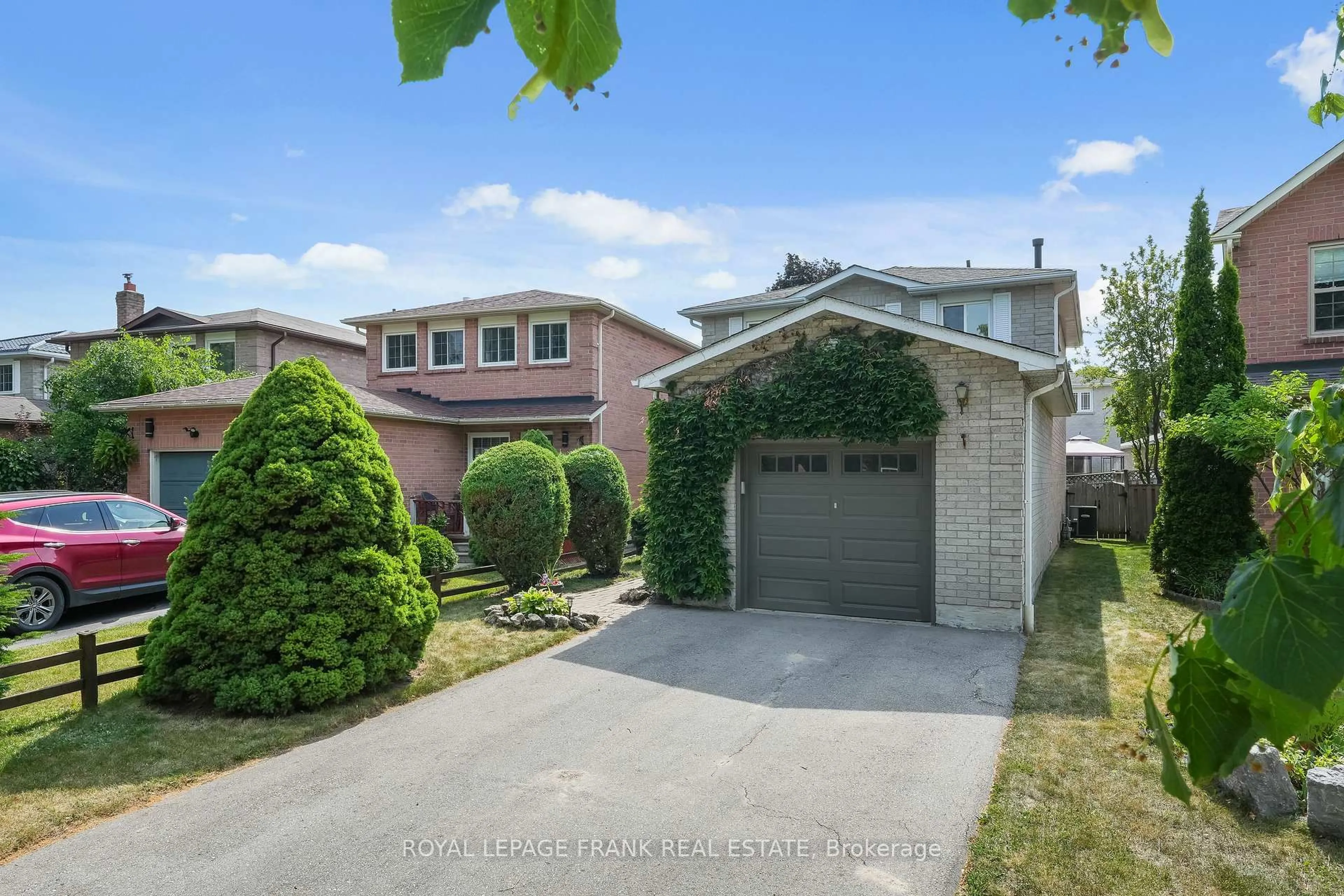 A pic from outside/outdoor area/front of a property/back of a property/a pic from drone, street for 46 Ventris Dr, Ajax Ontario L1T 1T8