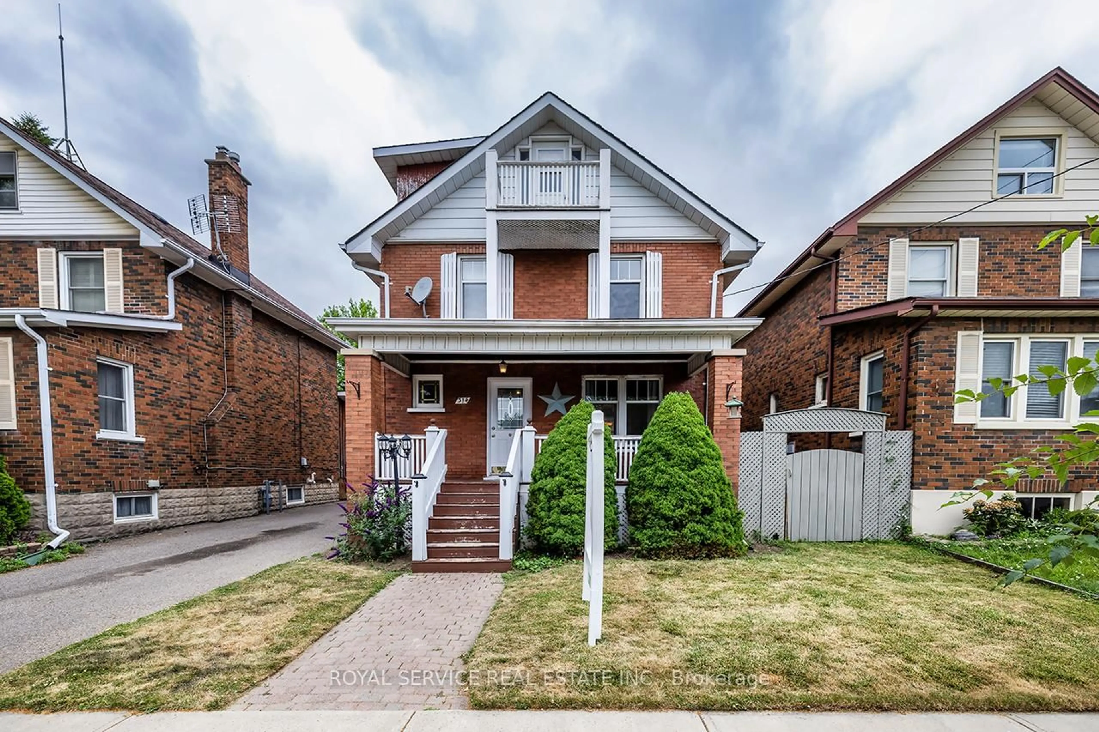 Home with brick exterior material, street for 314 Gliddon Ave, Oshawa Ontario L1H 1Z4